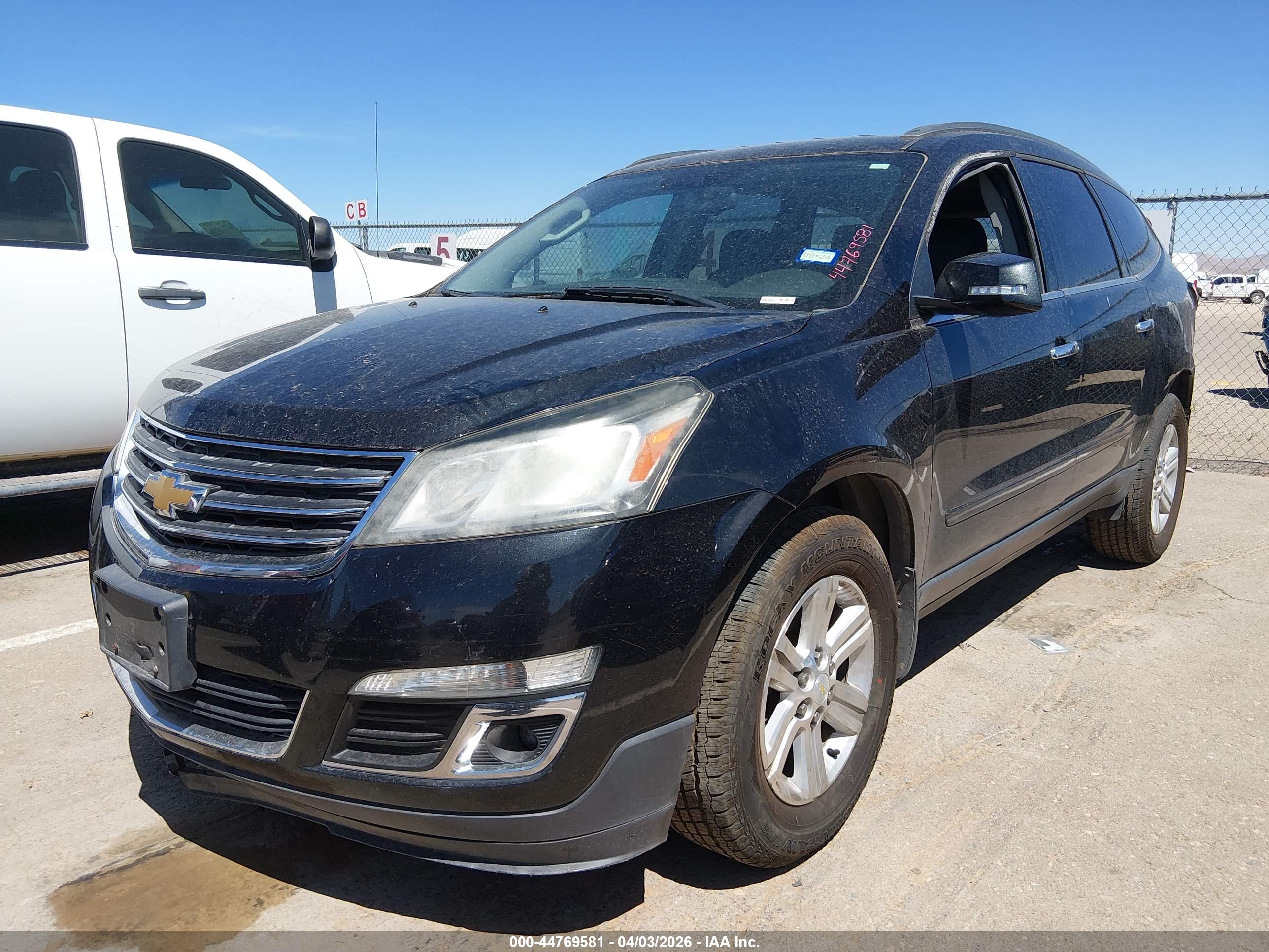 CHEVROLET TRAVERSE image 2