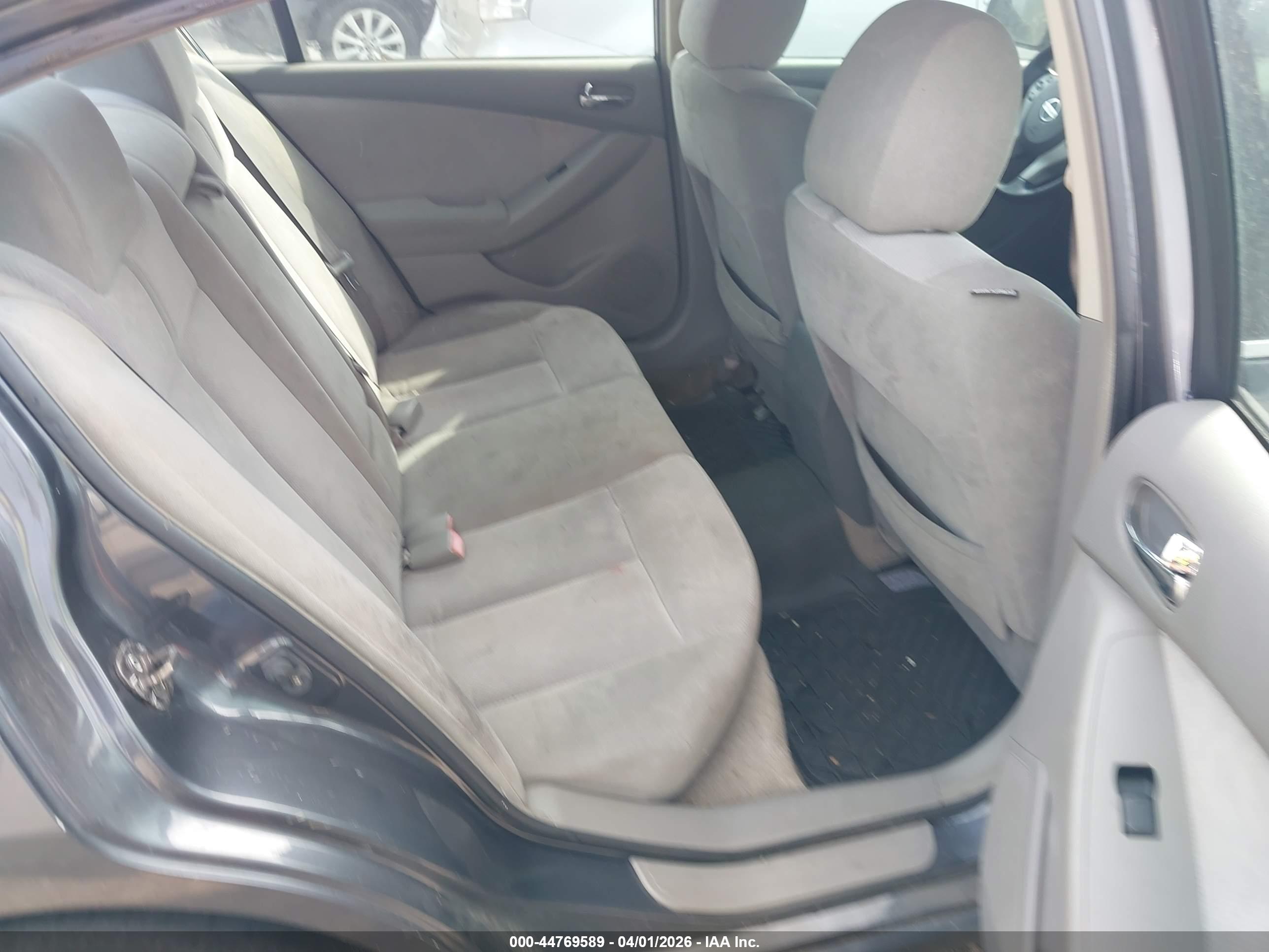 NISSAN ALTIMA image 8