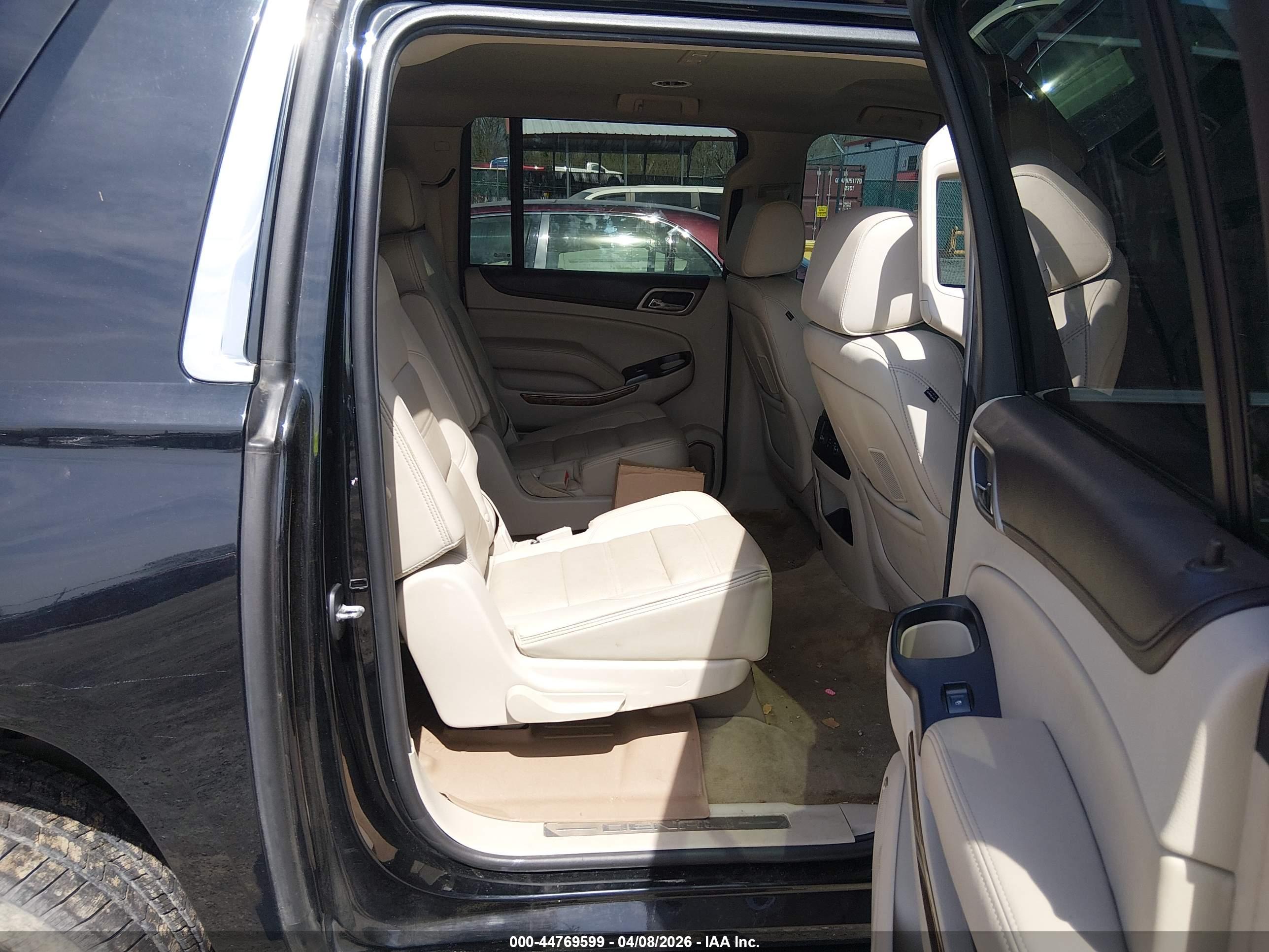 GMC YUKON image 8