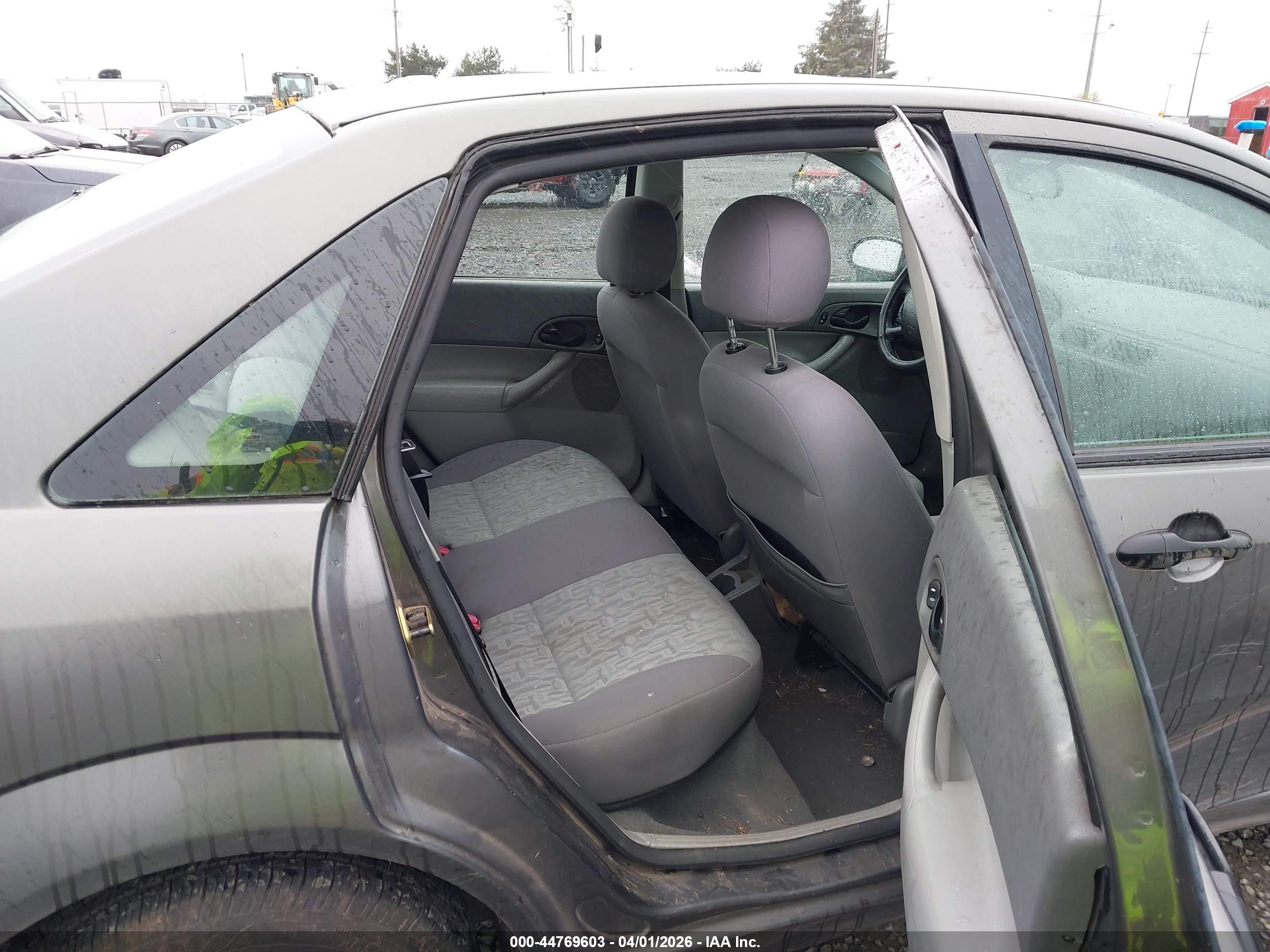 FORD FOCUS image 8