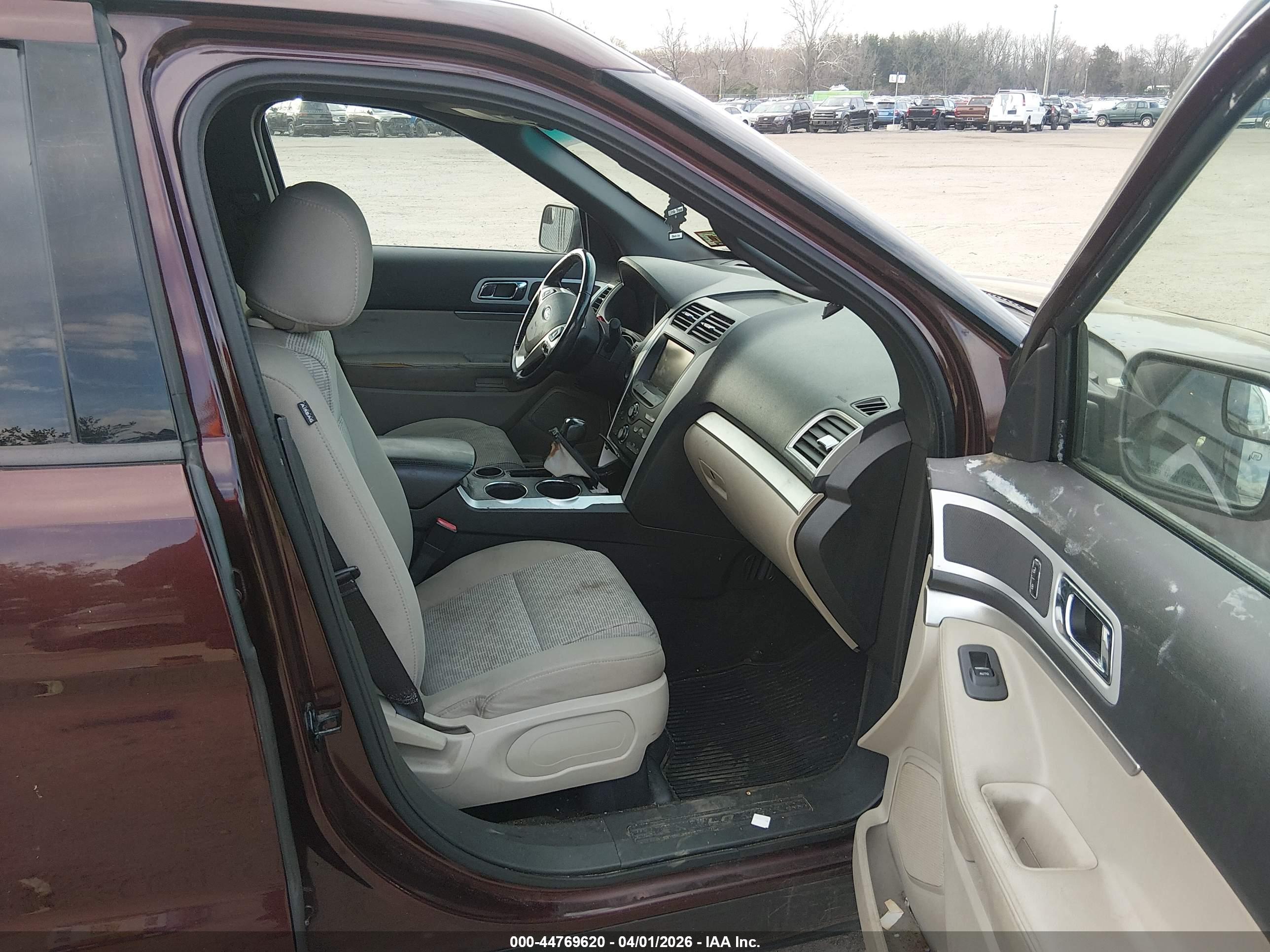 FORD EXPLORER image 5