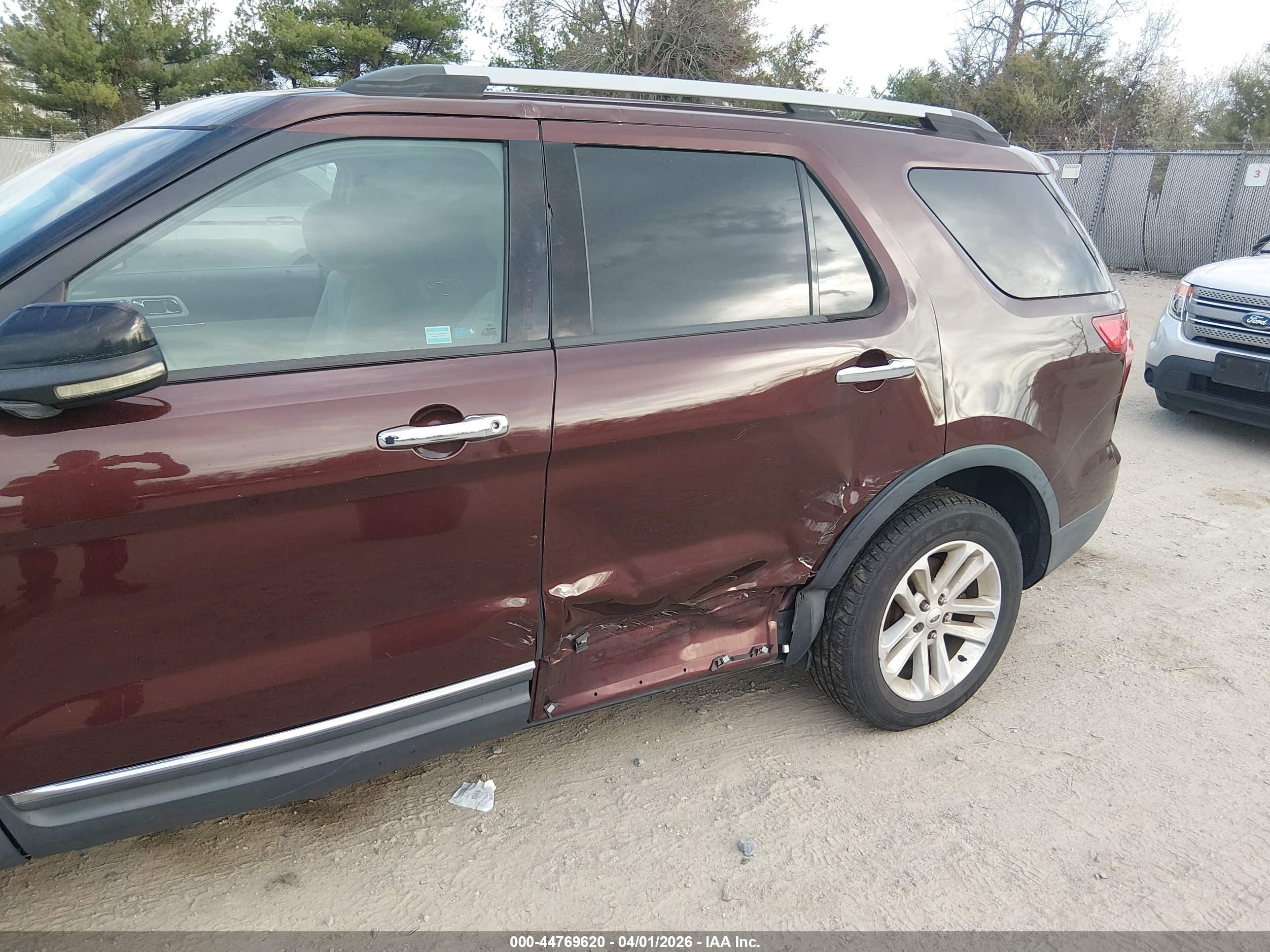 FORD EXPLORER image 6