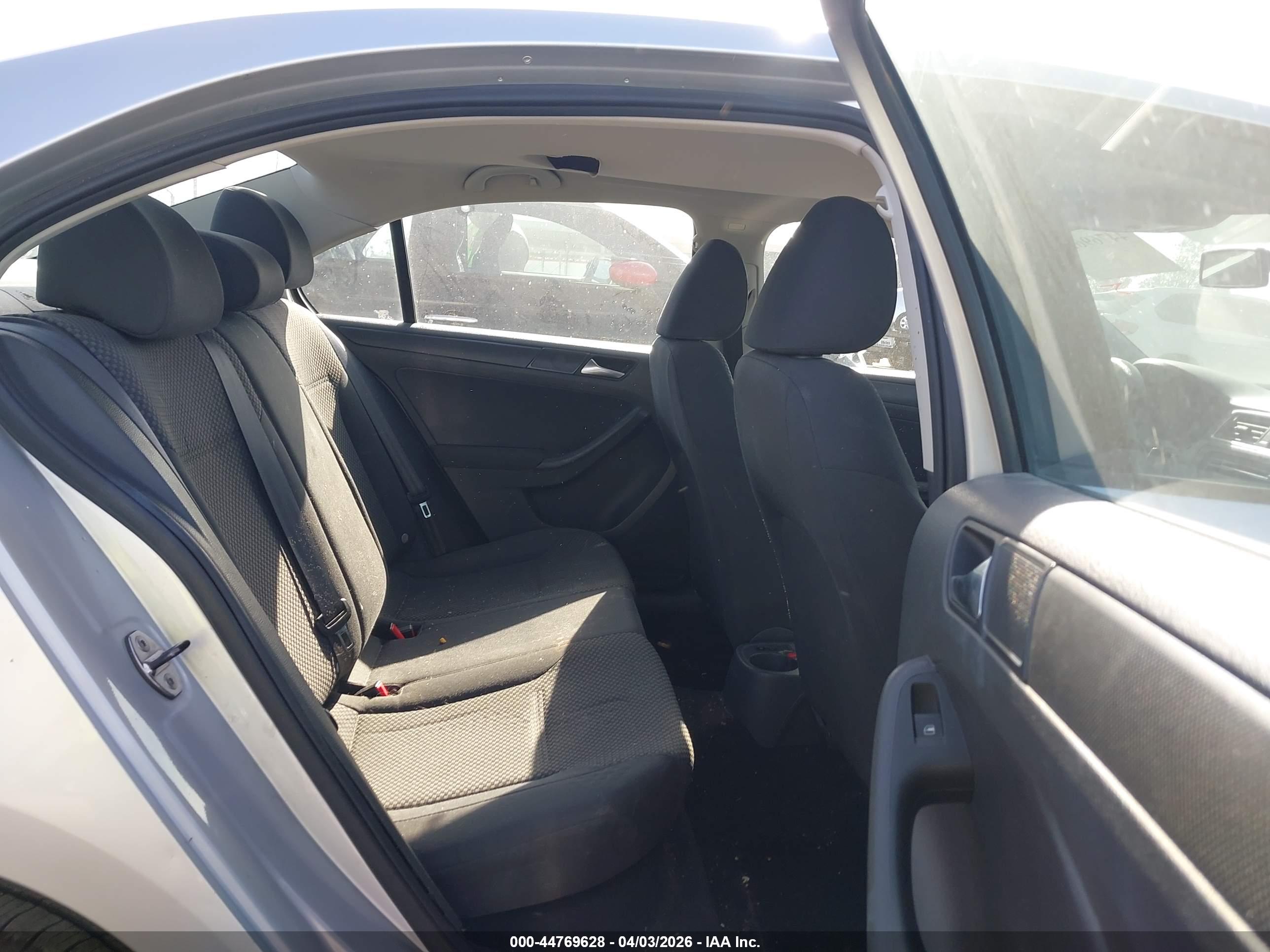 VOLKSWAGEN JETTA image 8