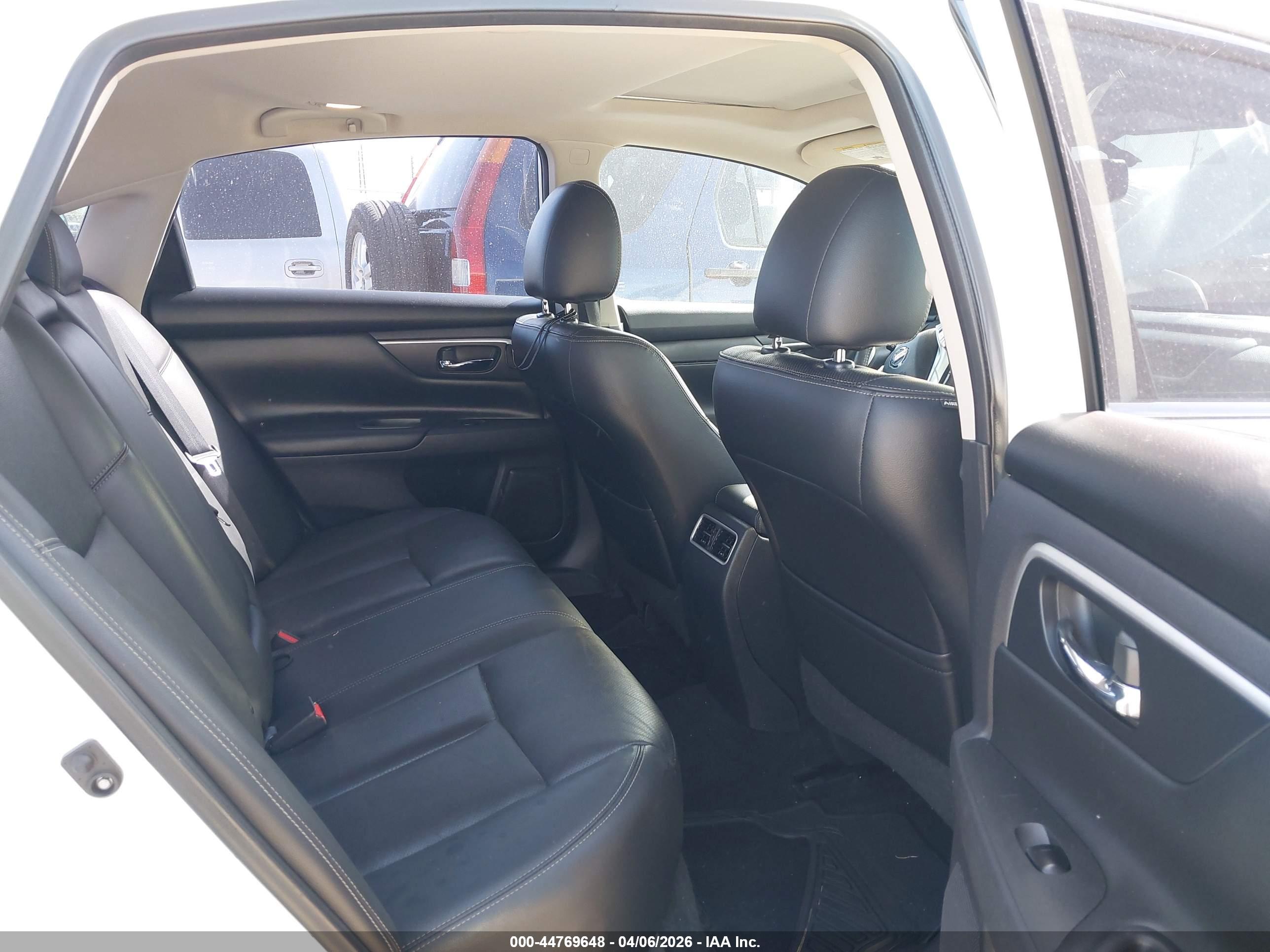 NISSAN ALTIMA image 8