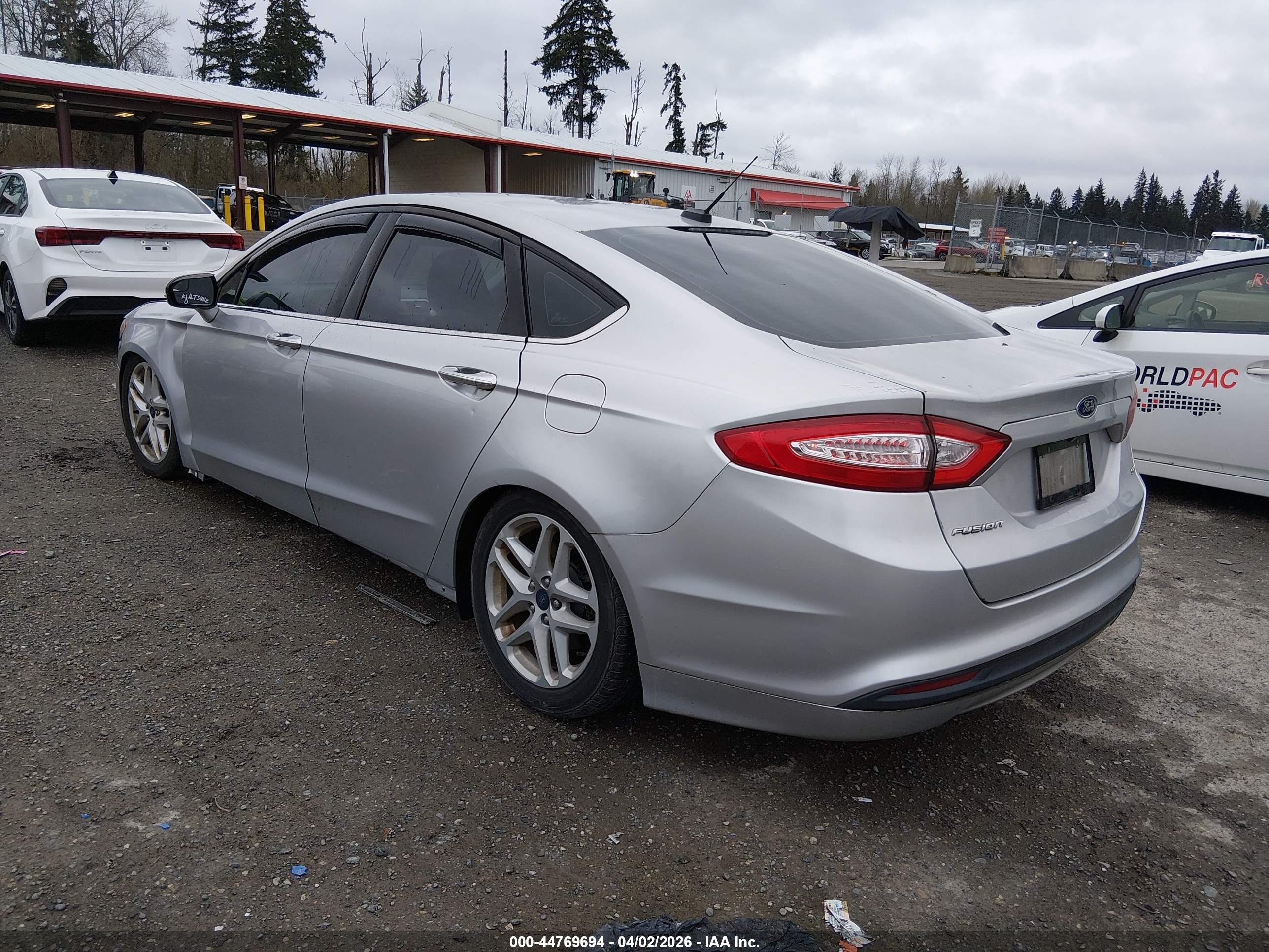 FORD FUSION image 3