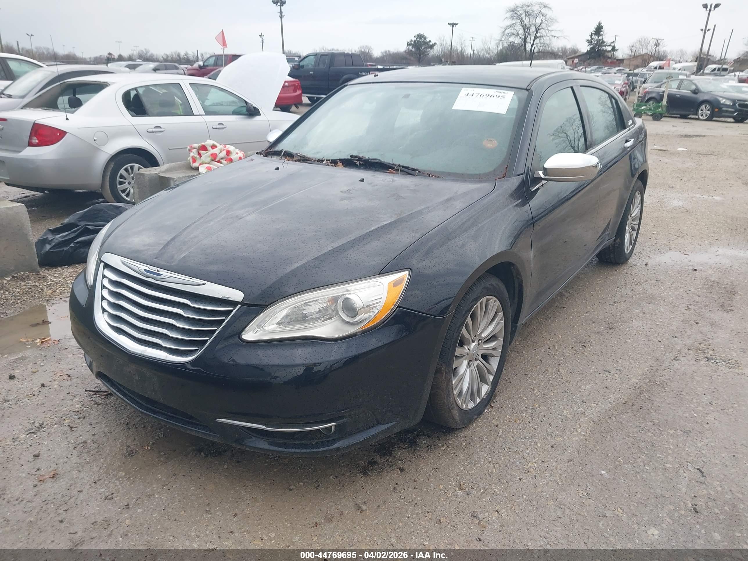 CHRYSLER 200 image 2