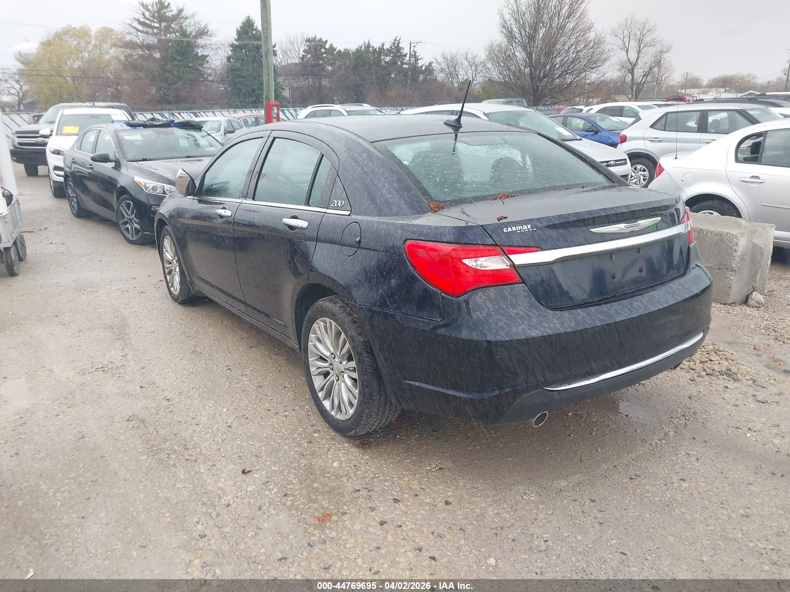 CHRYSLER 200 image 3