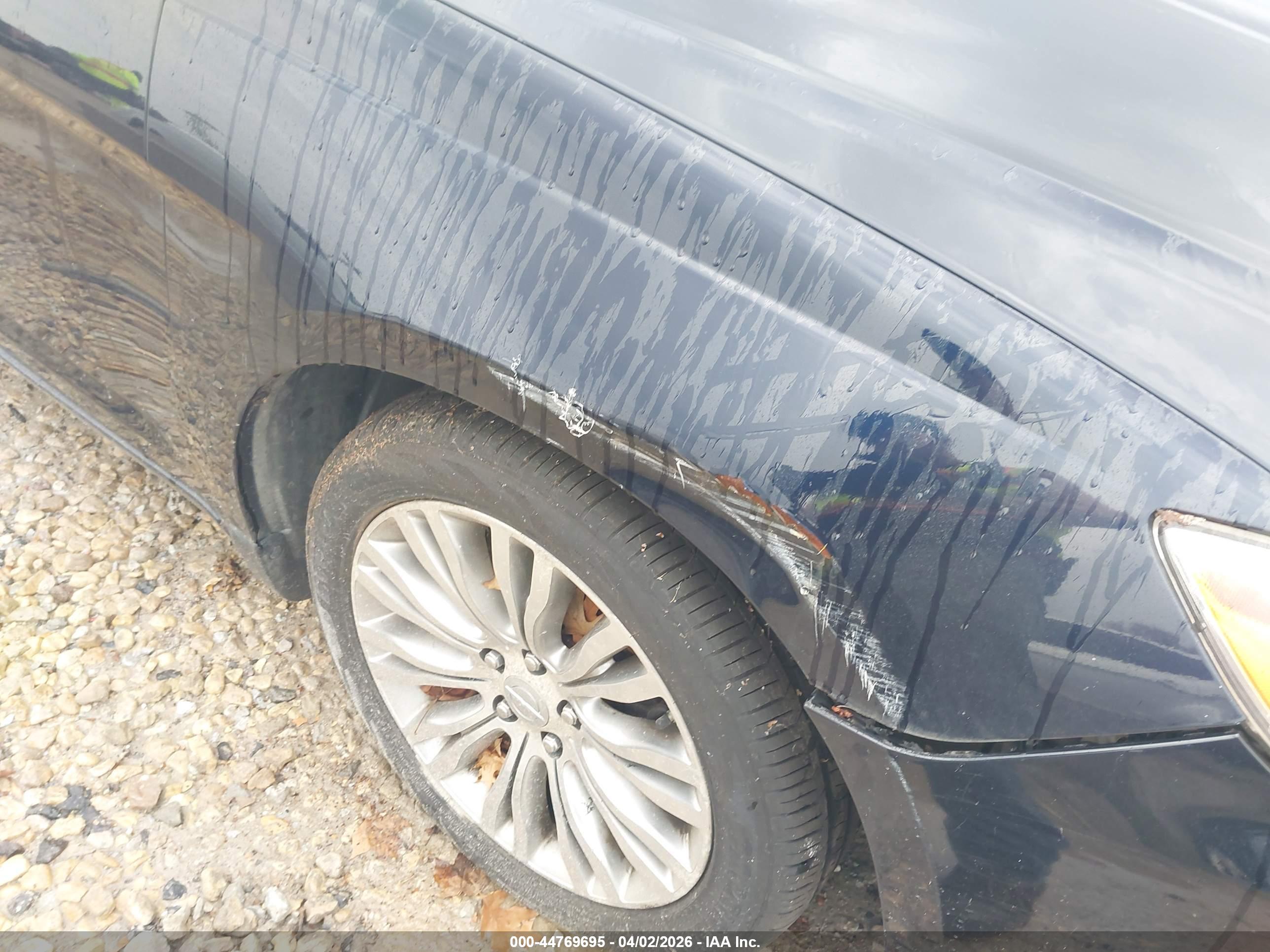 CHRYSLER 200 image 6