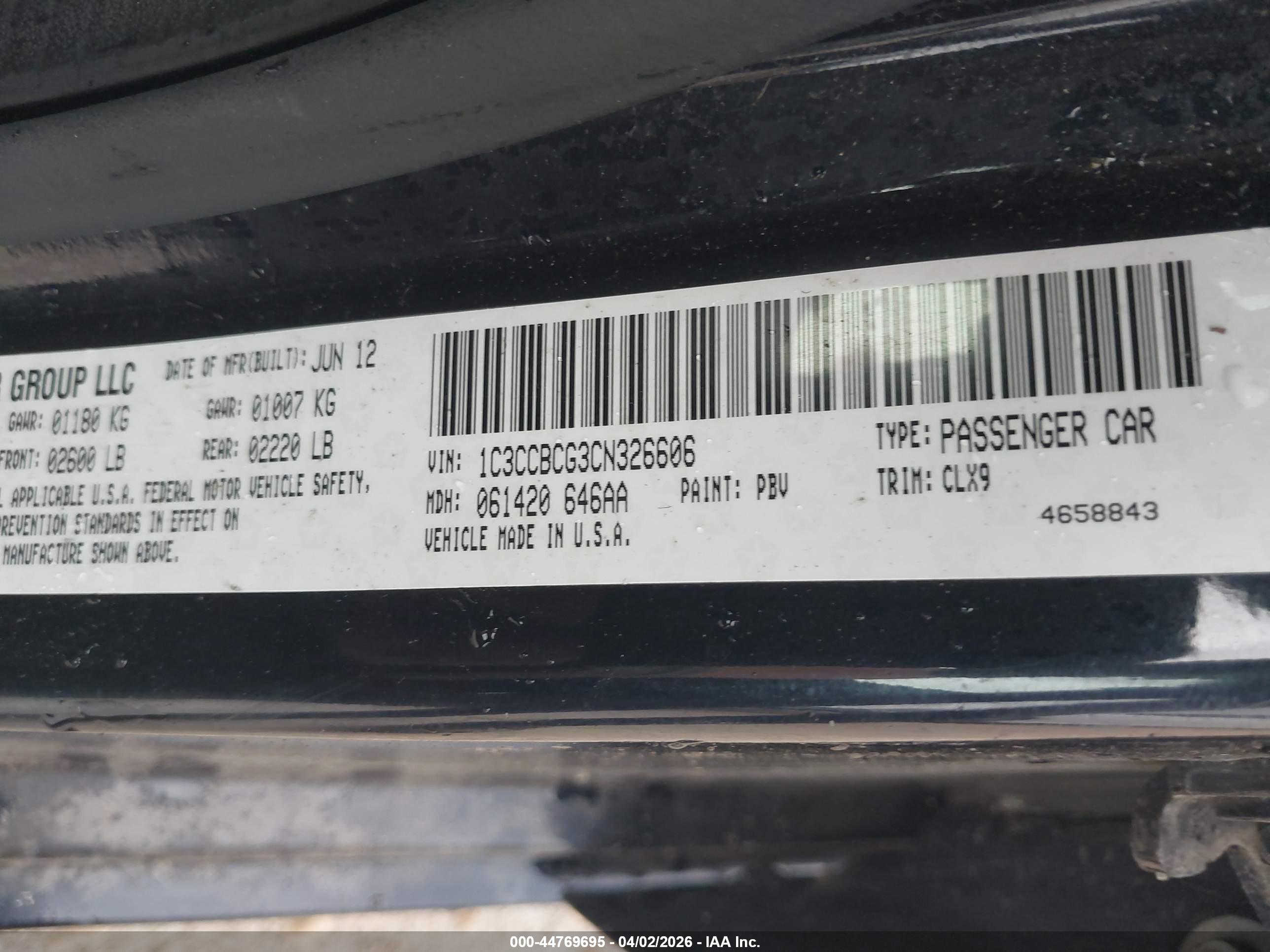 CHRYSLER 200 image 9