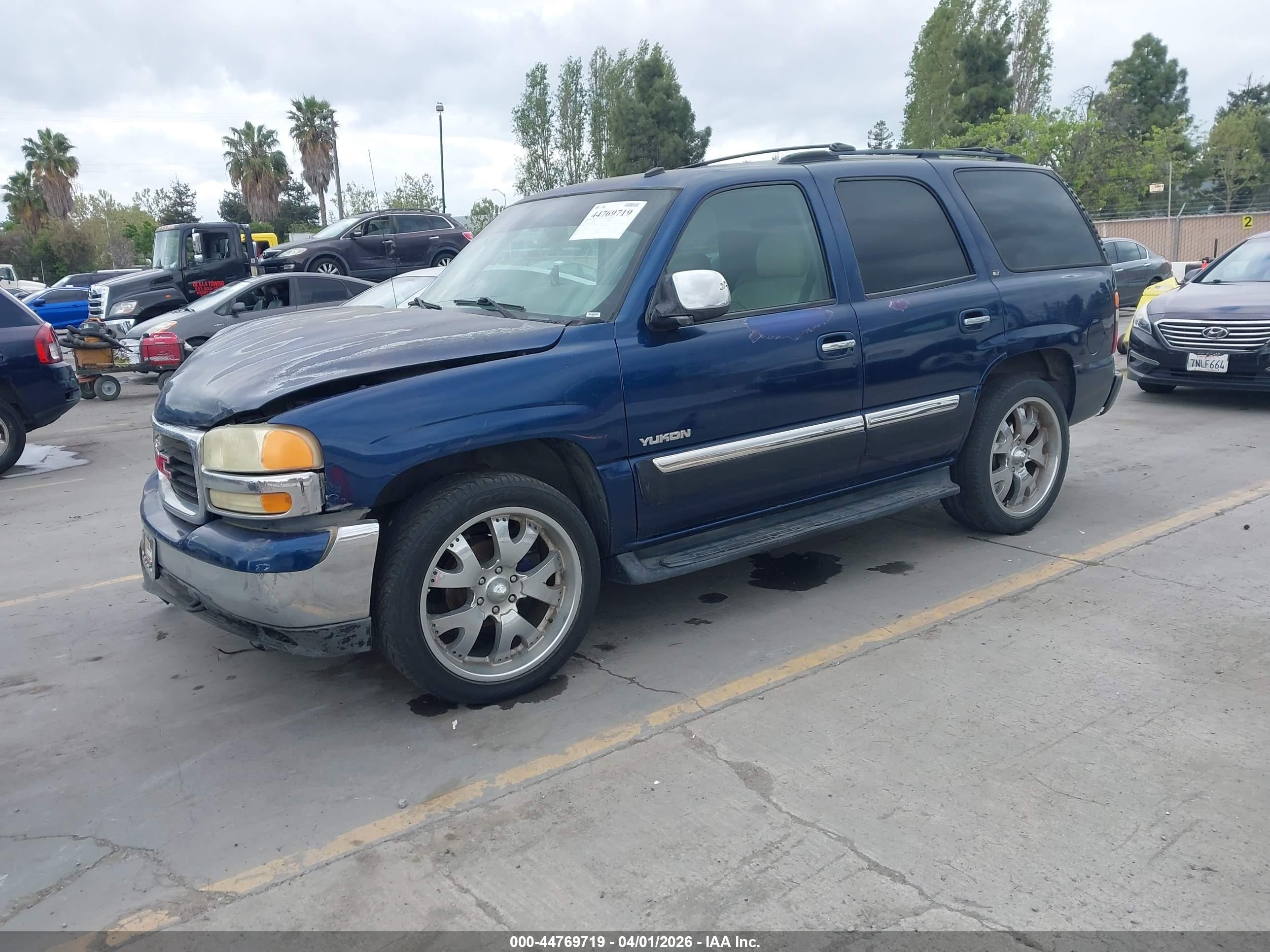 GMC YUKON image 2