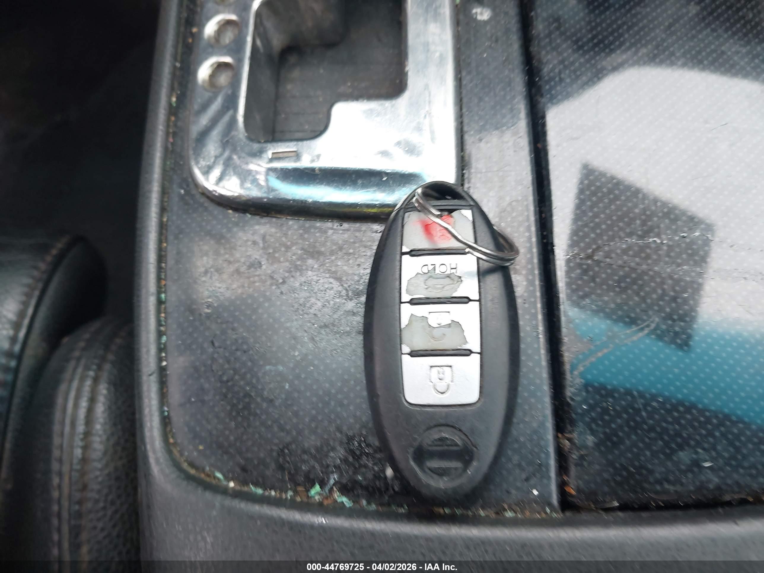 NISSAN MAXIMA image 11