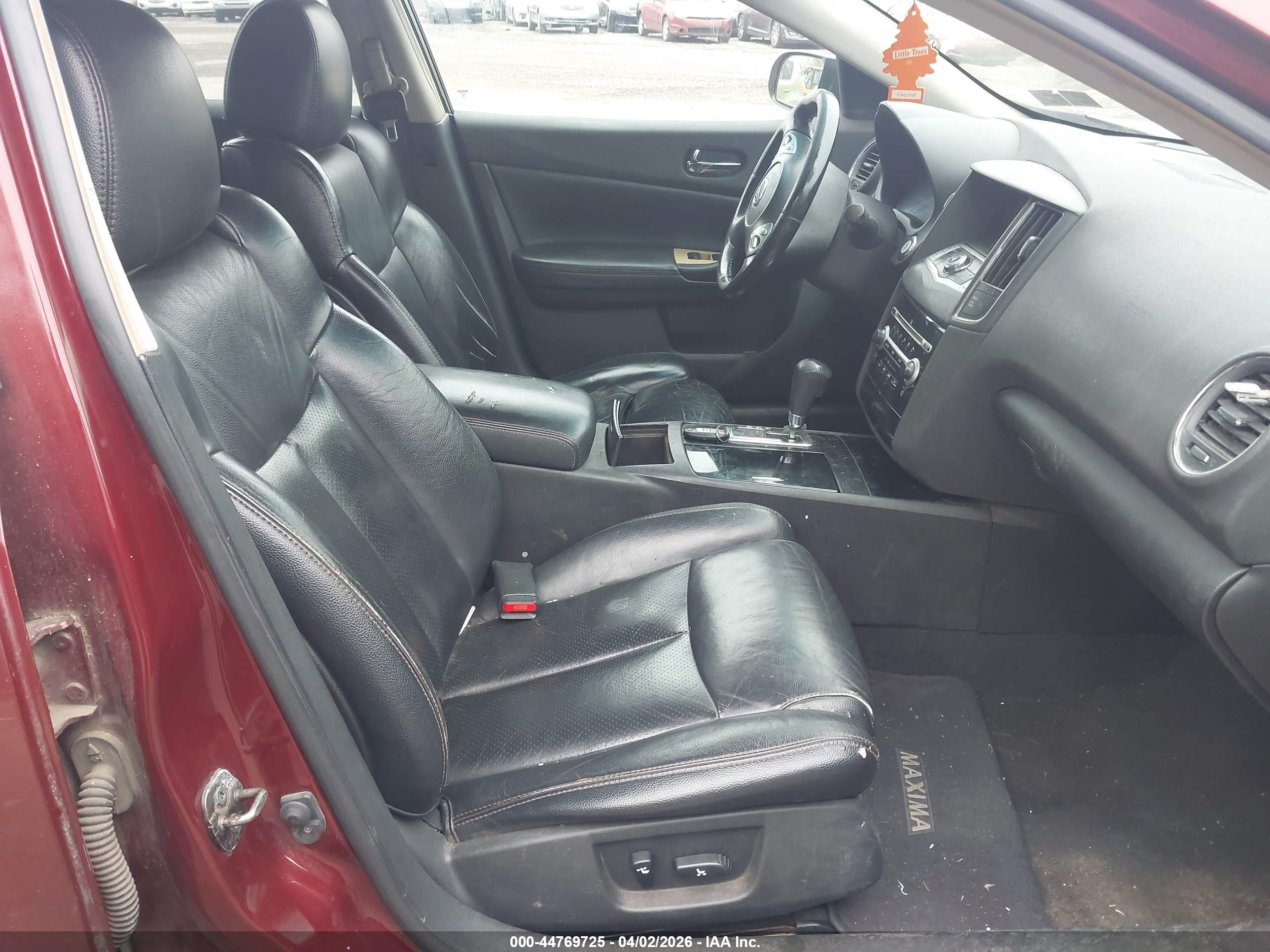 NISSAN MAXIMA image 5
