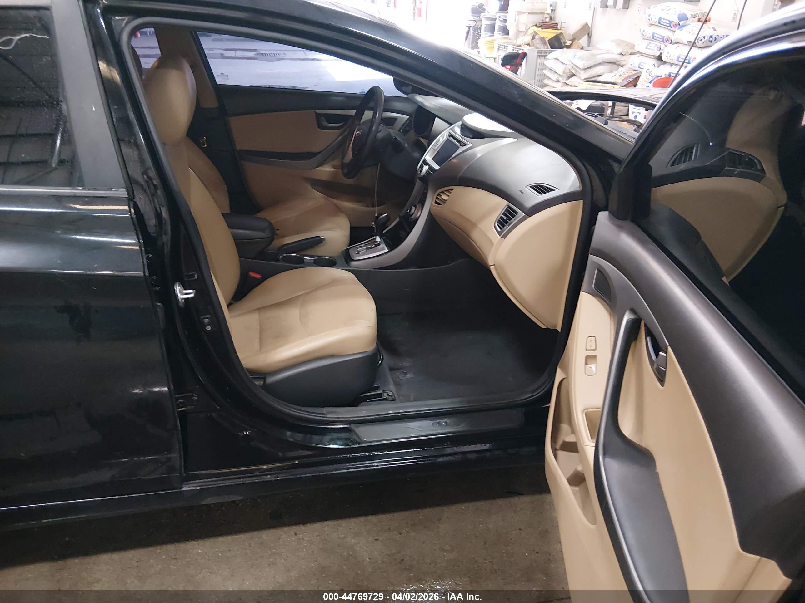 HYUNDAI ELANTRA image 5