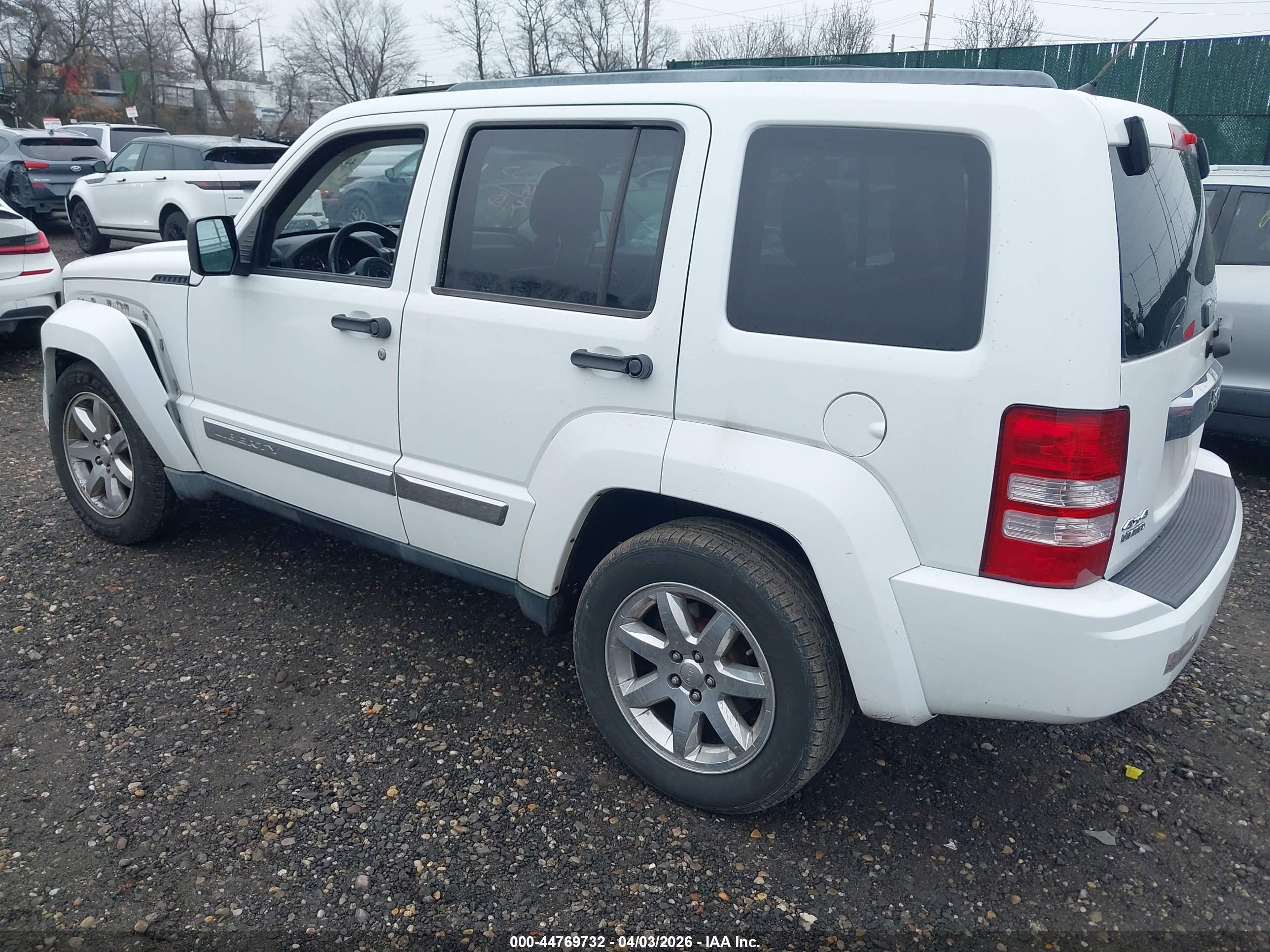 JEEP LIBERTY image 3