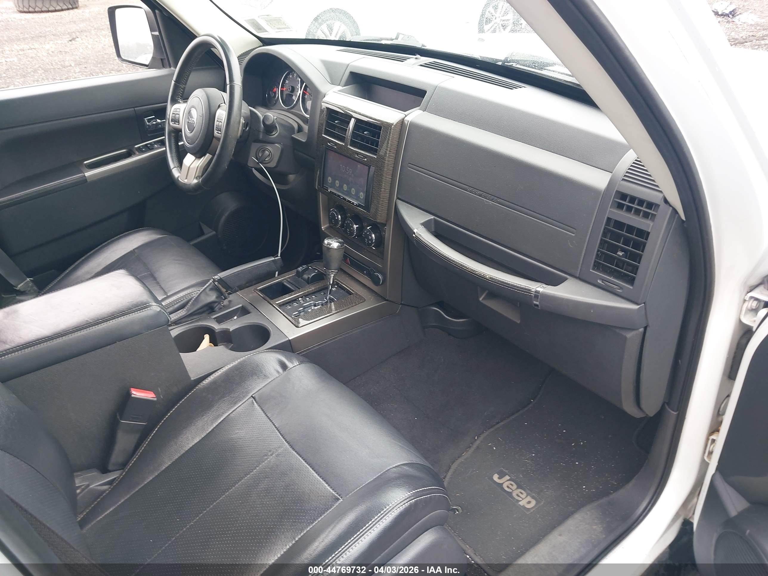 JEEP LIBERTY image 5