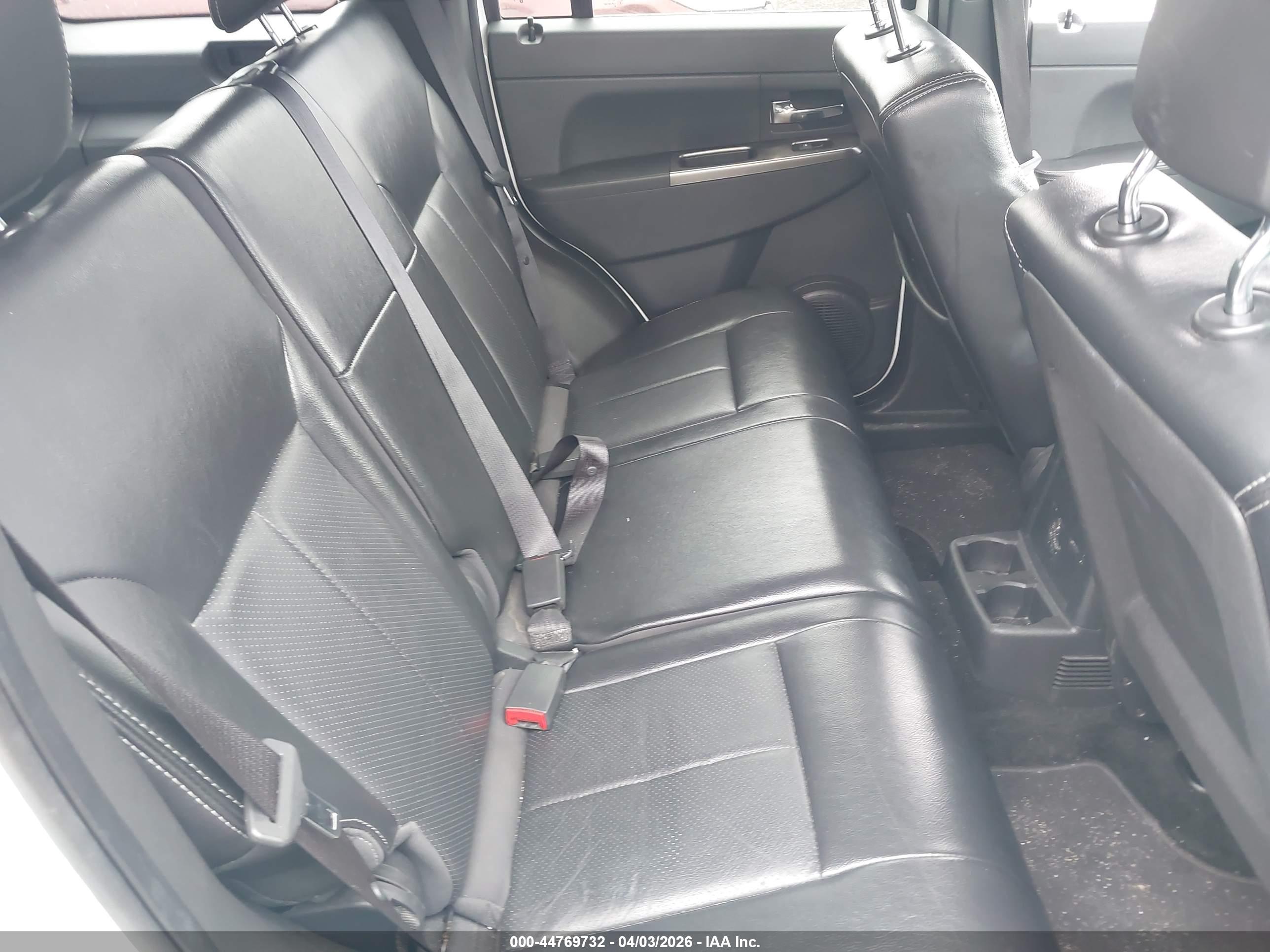 JEEP LIBERTY image 8