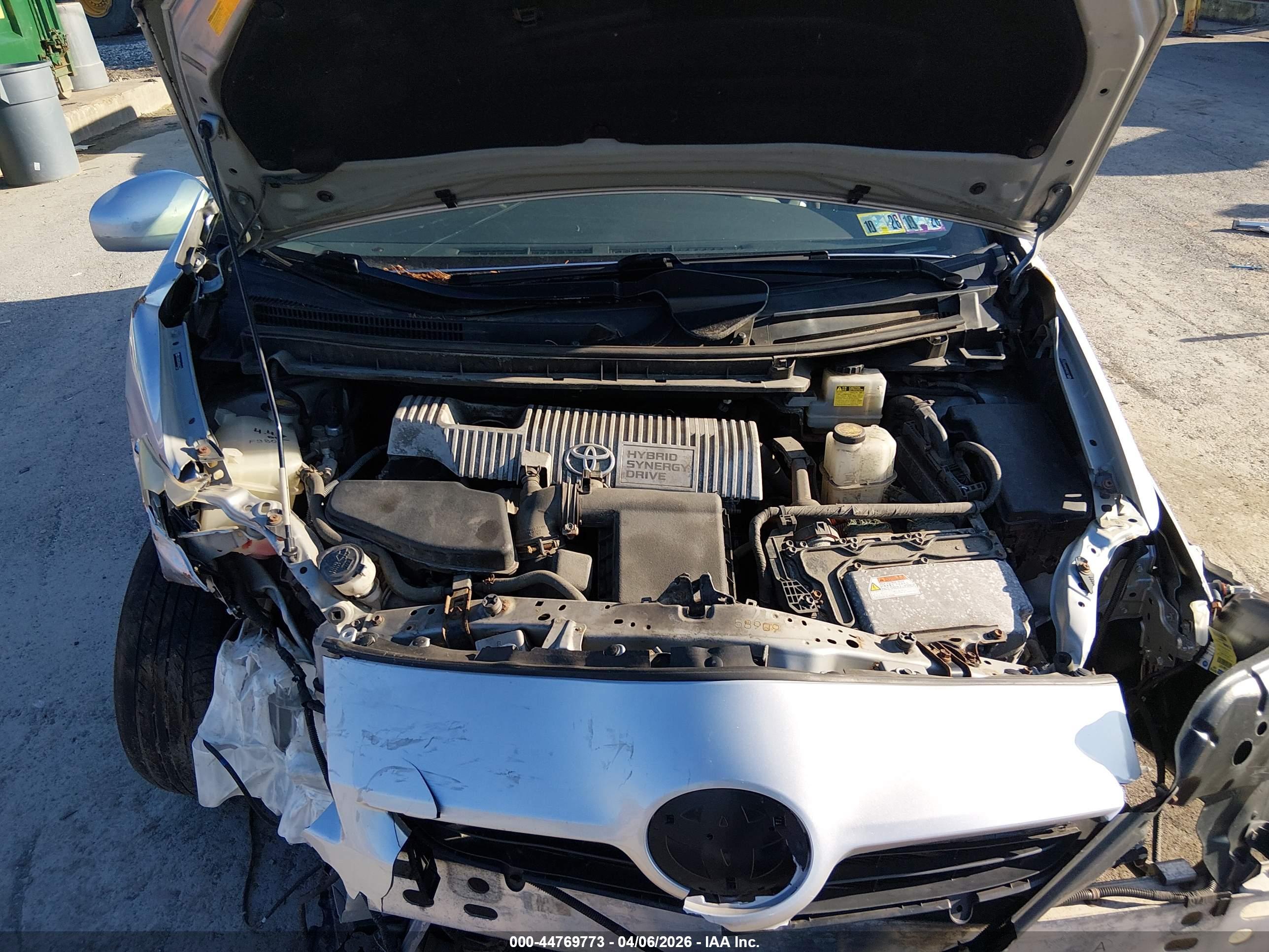 TOYOTA PRIUS image 10