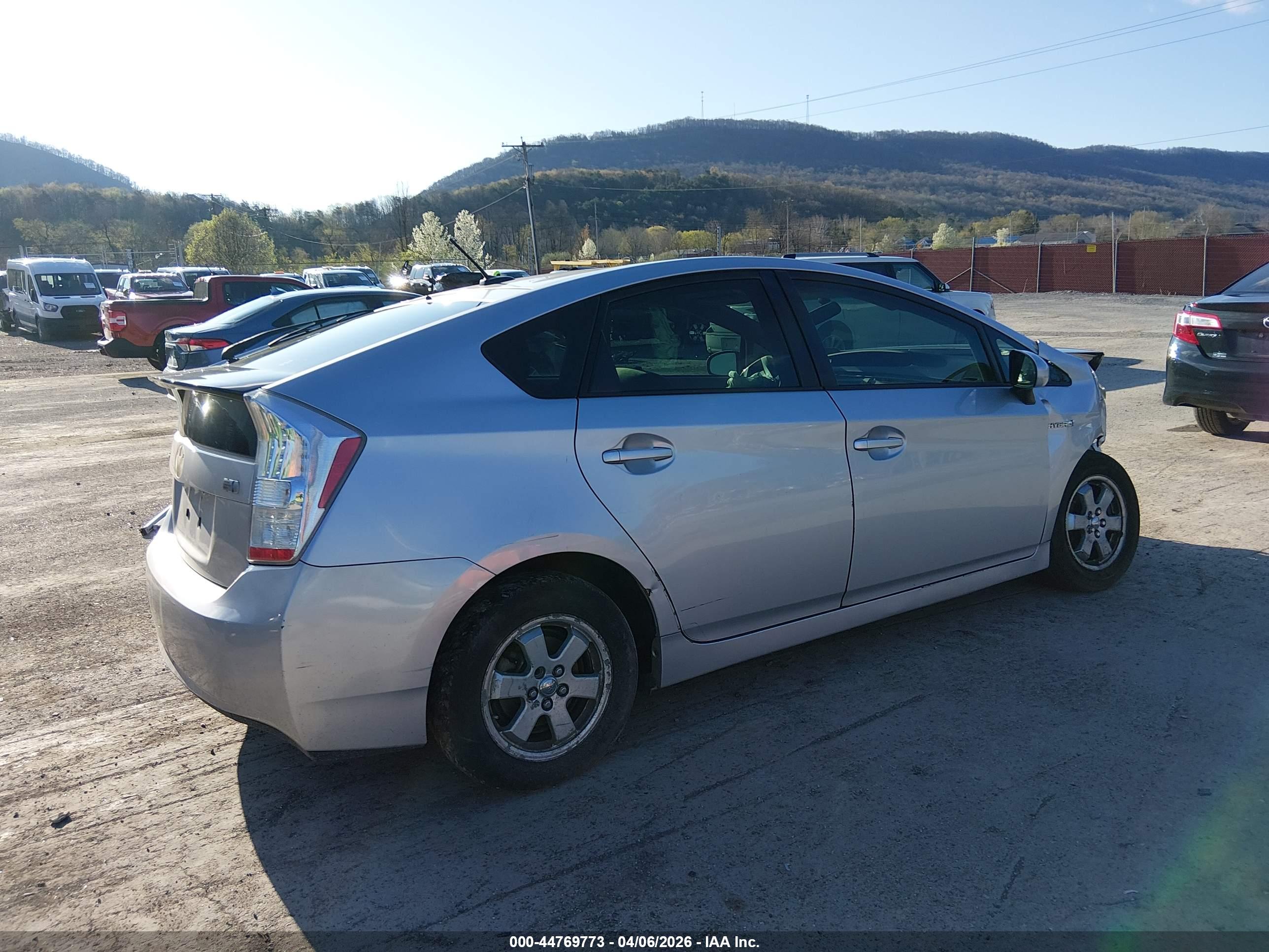 TOYOTA PRIUS image 4