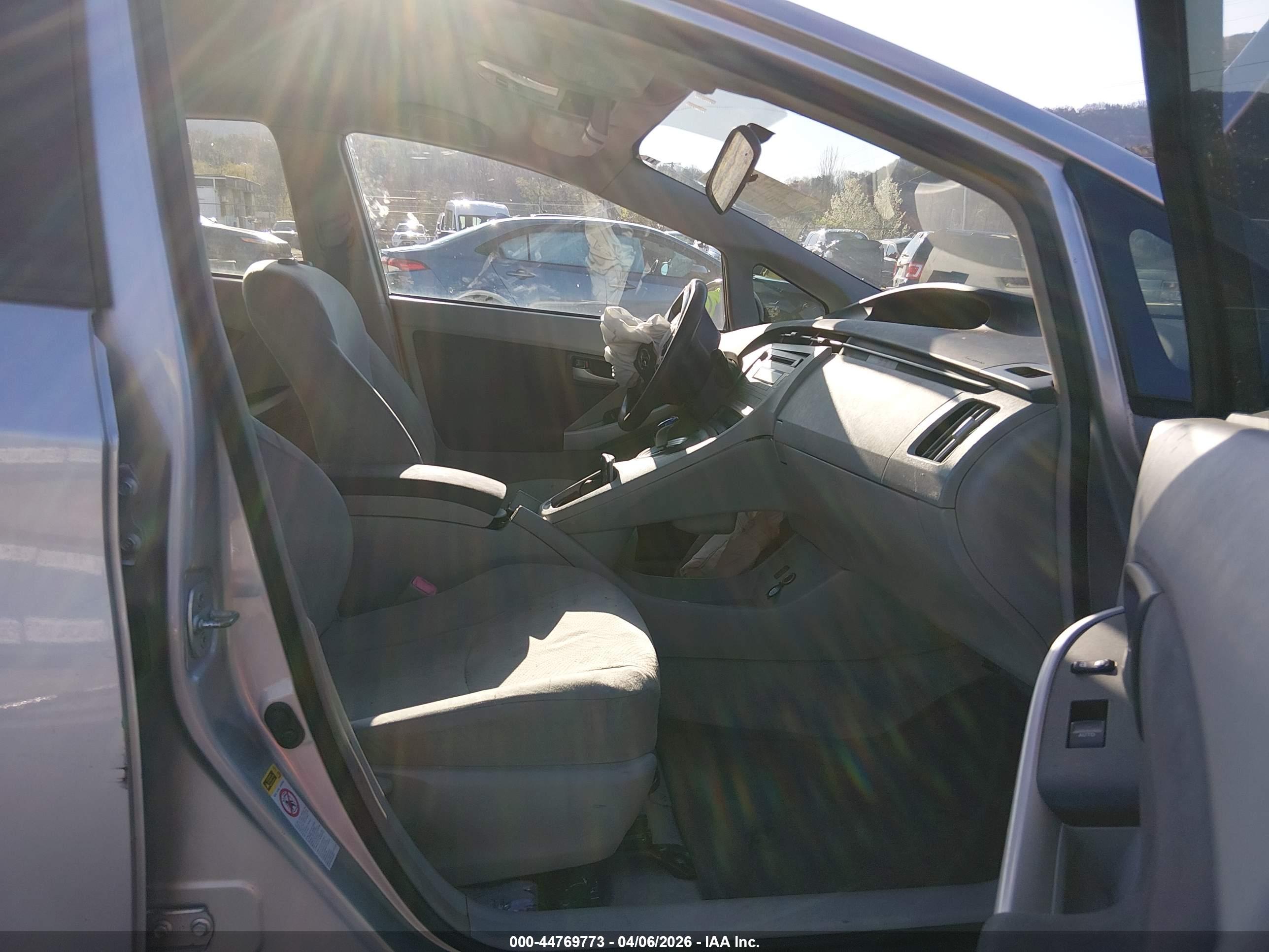 TOYOTA PRIUS image 5