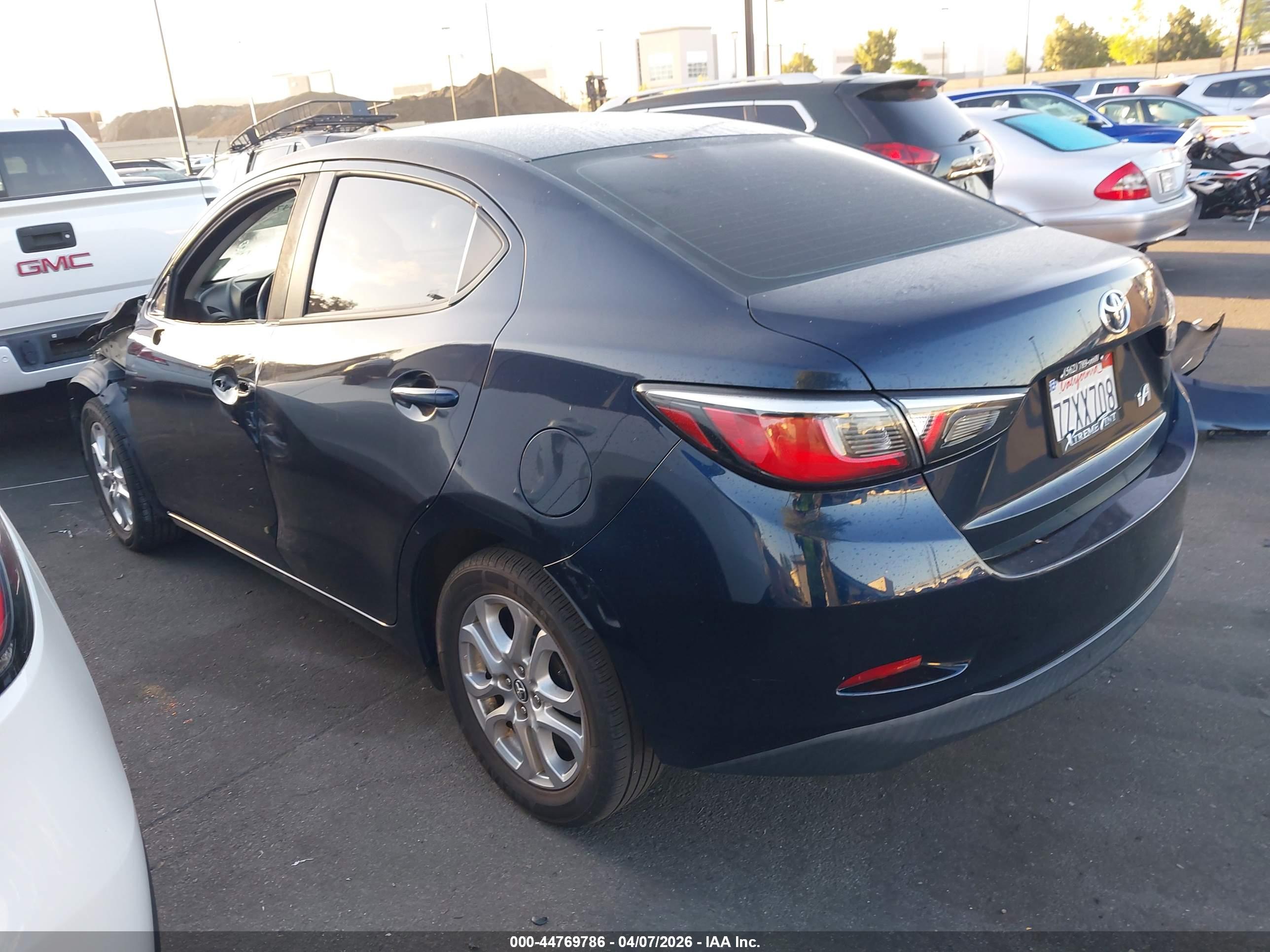 TOYOTA YARIS image 3