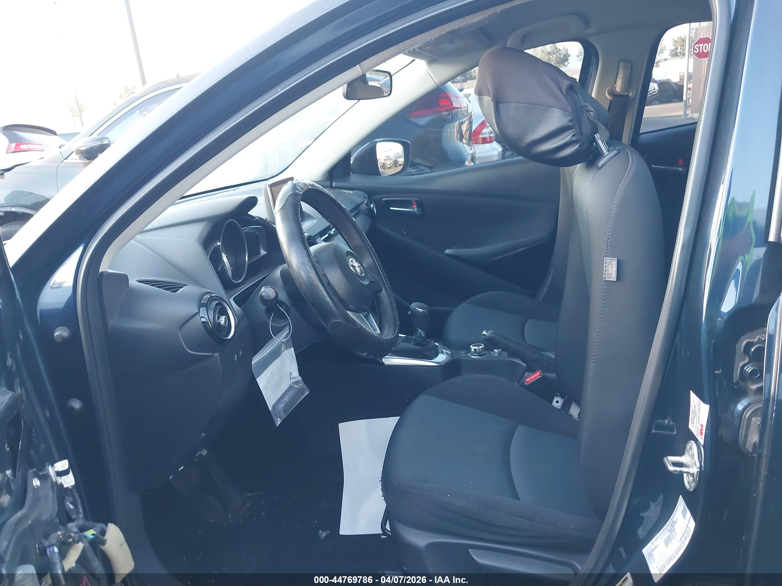 TOYOTA YARIS image 5