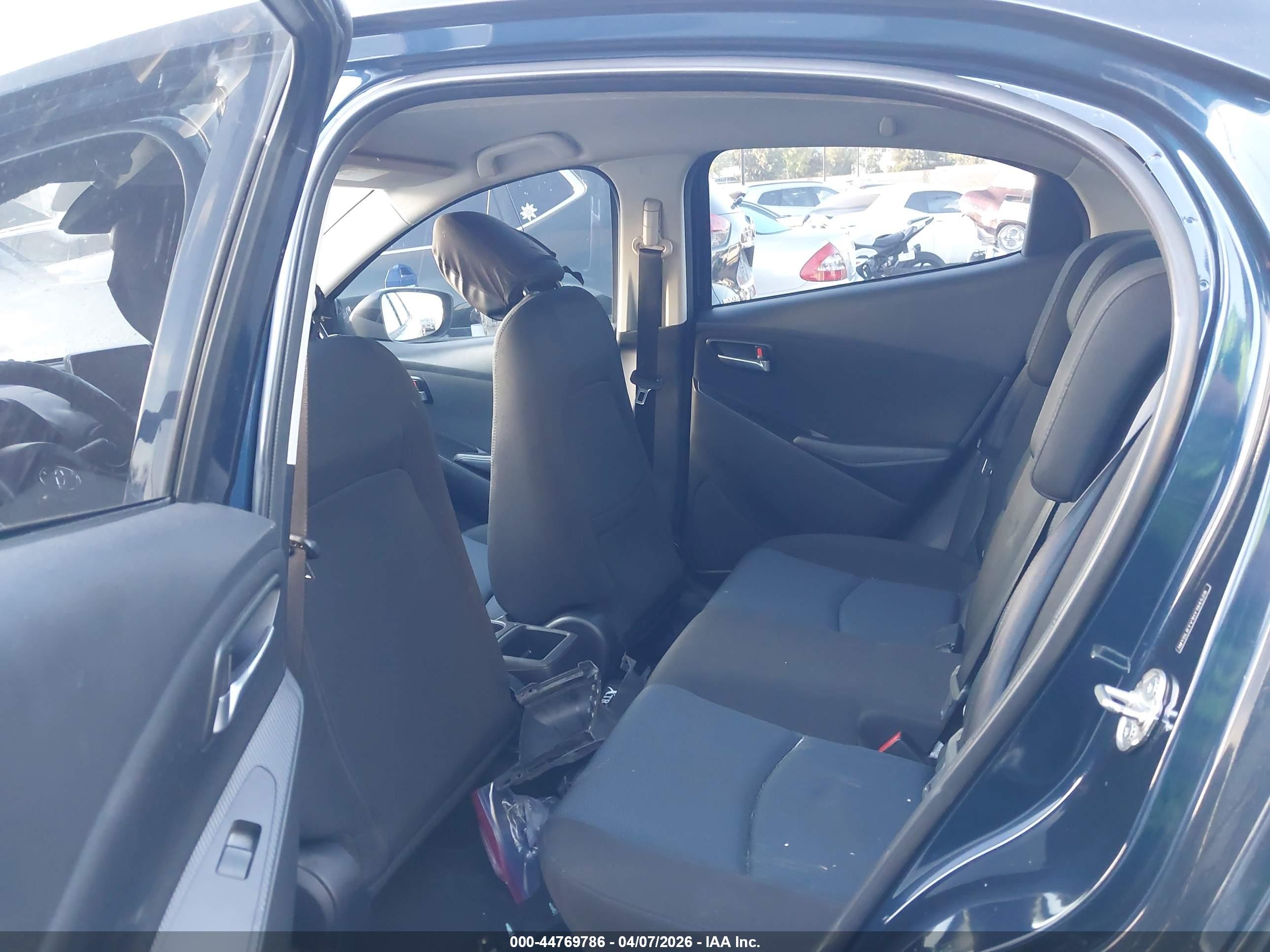 TOYOTA YARIS image 8
