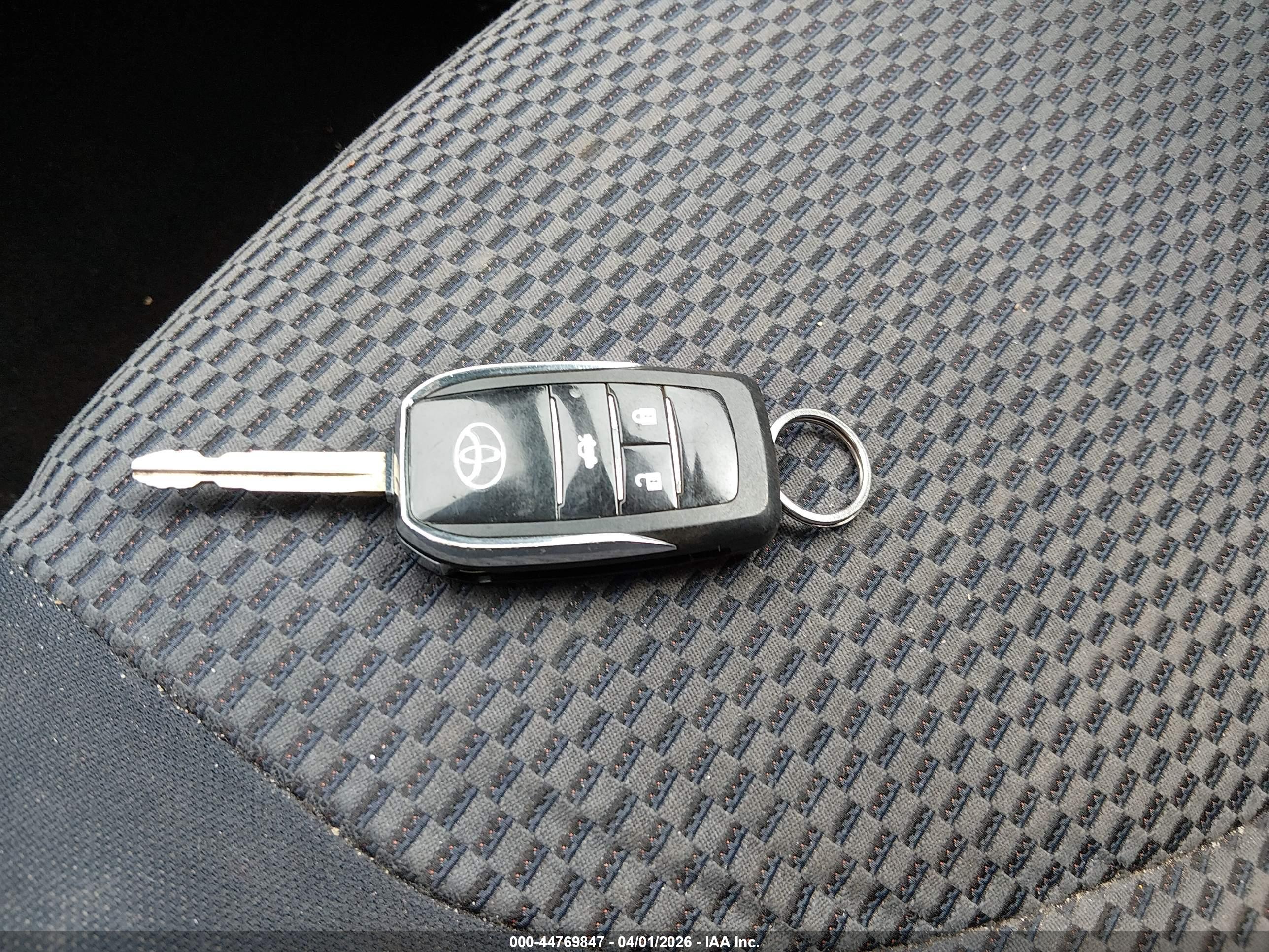 TOYOTA RAV4 image 11