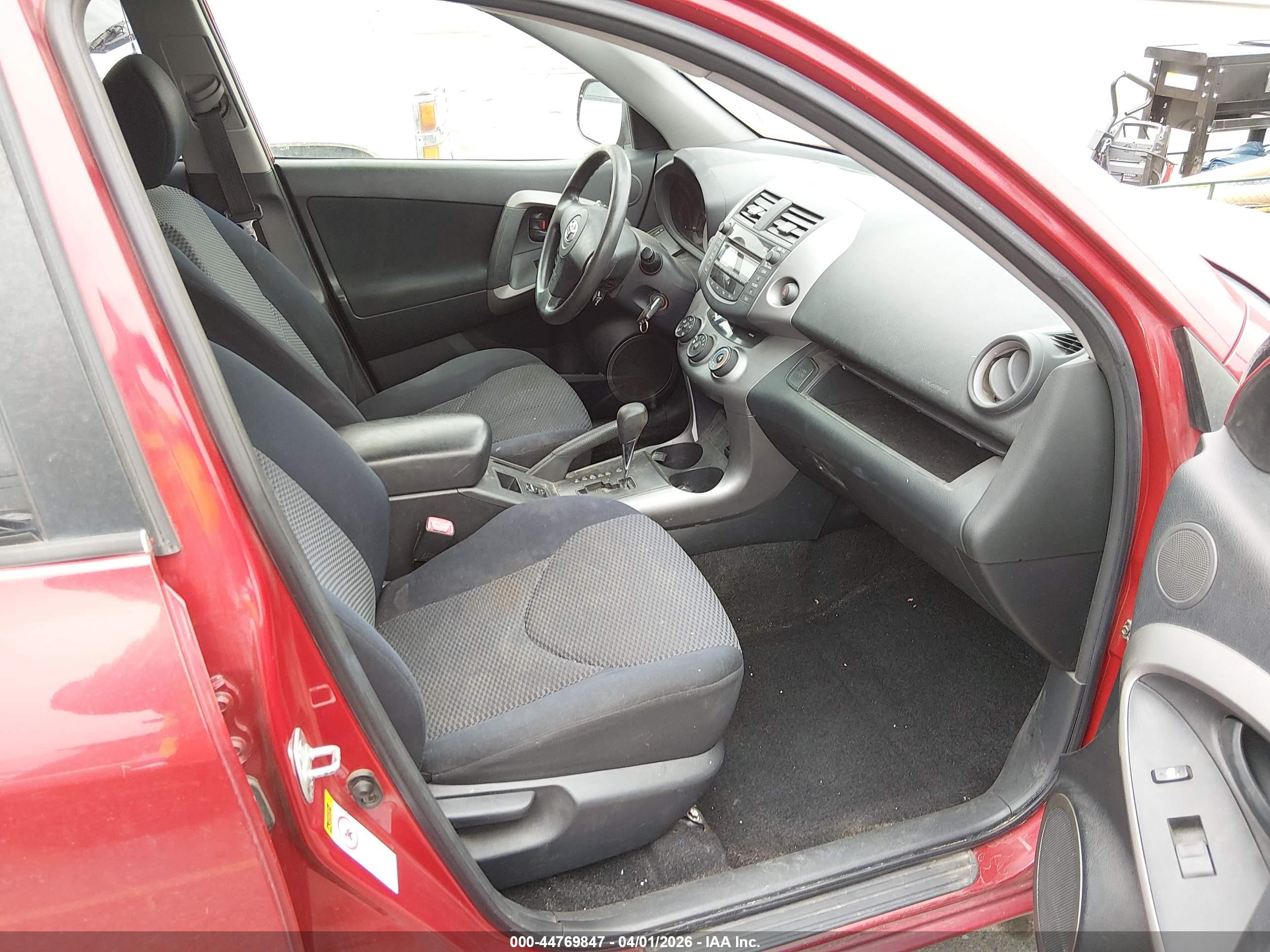 TOYOTA RAV4 image 5