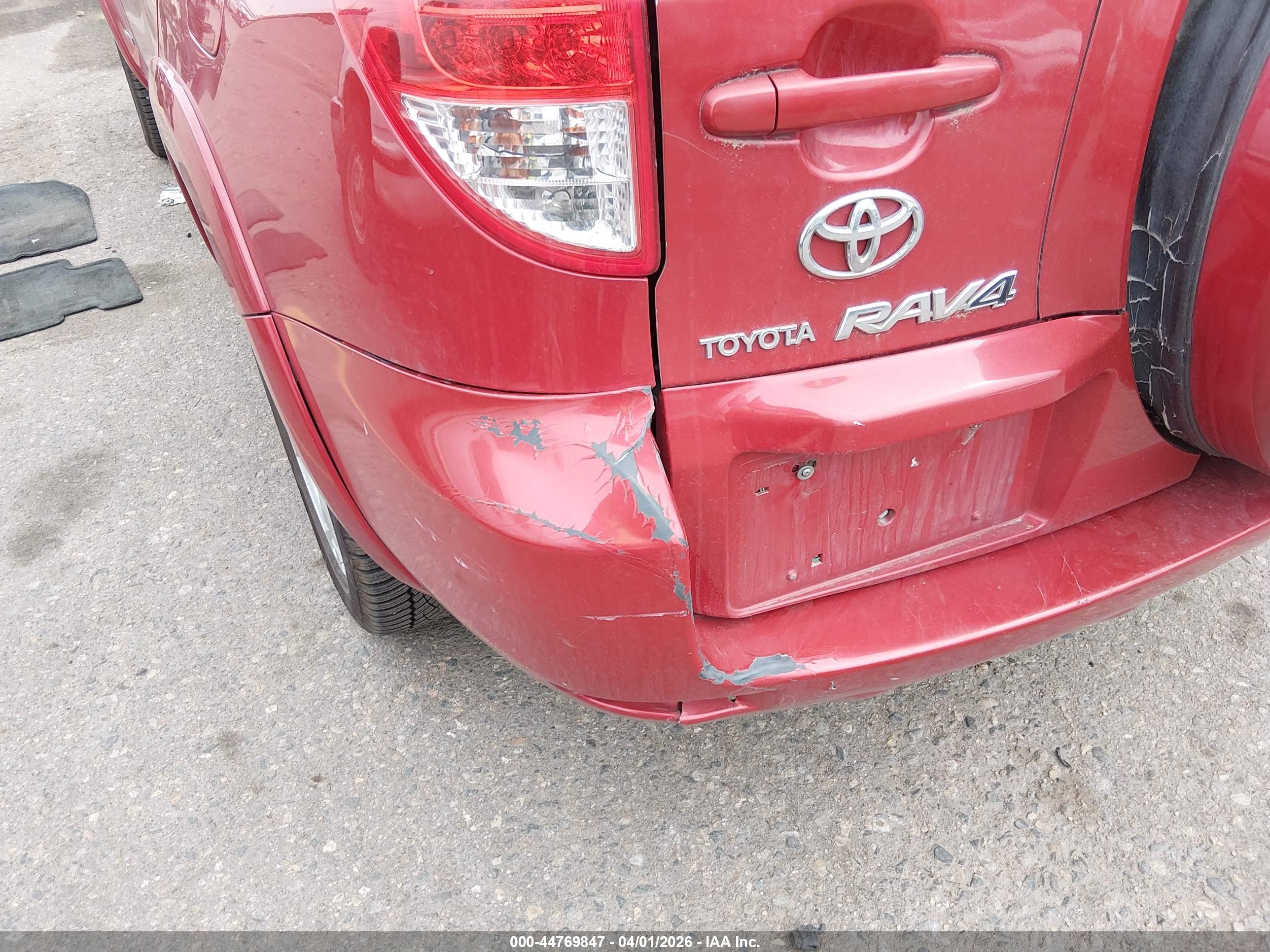TOYOTA RAV4 image 6