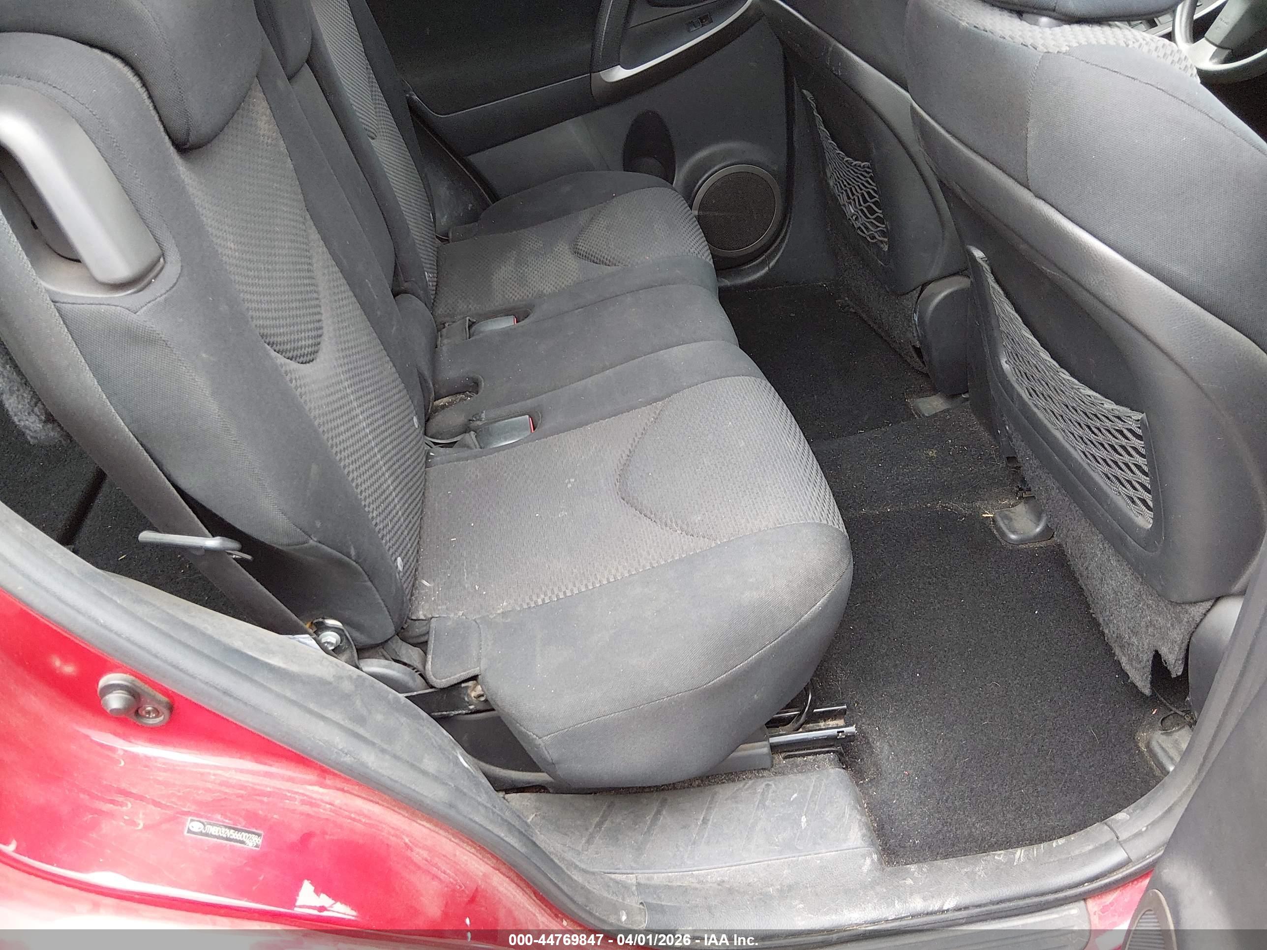 TOYOTA RAV4 image 8