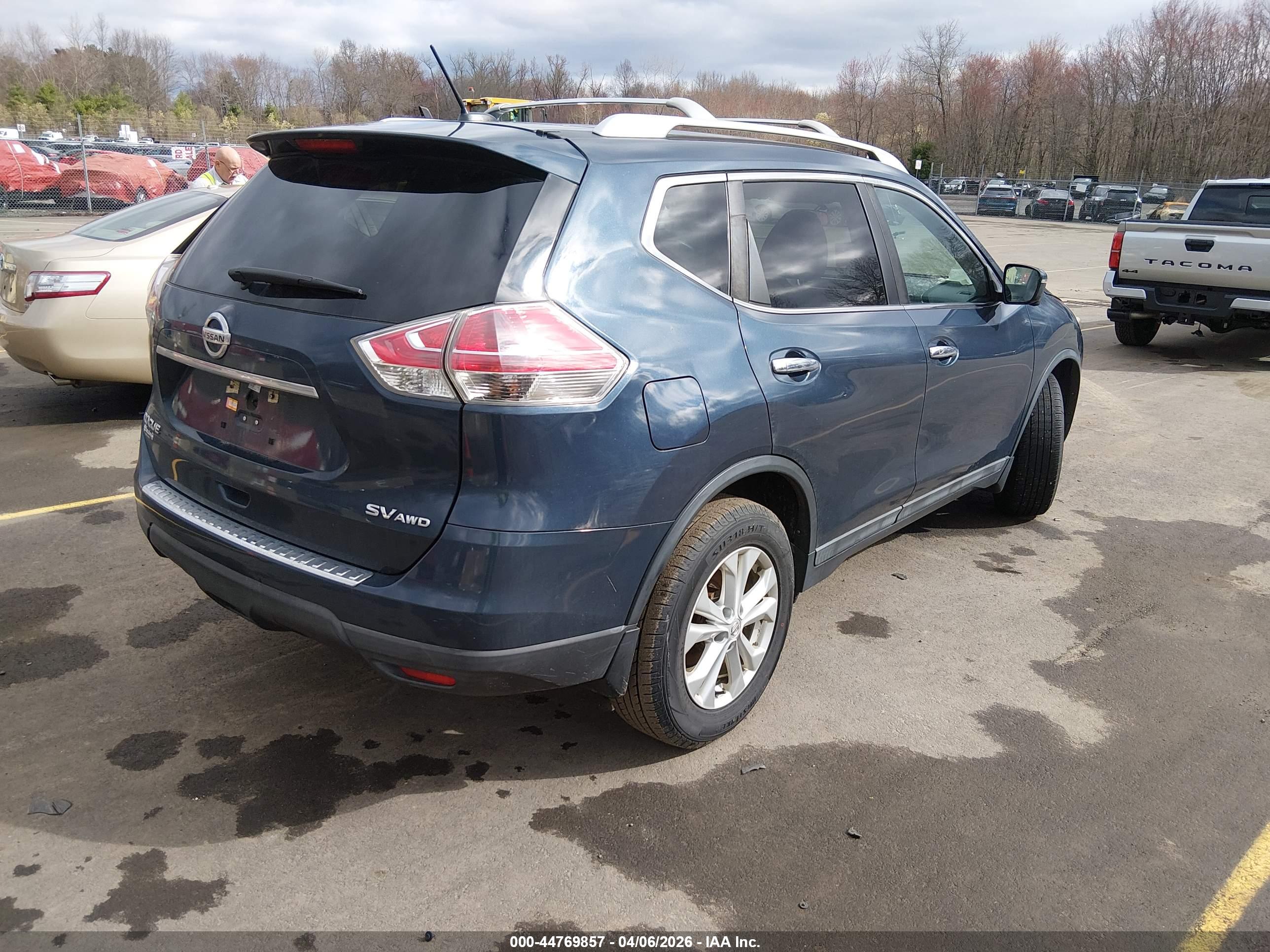 NISSAN ROGUE image 4