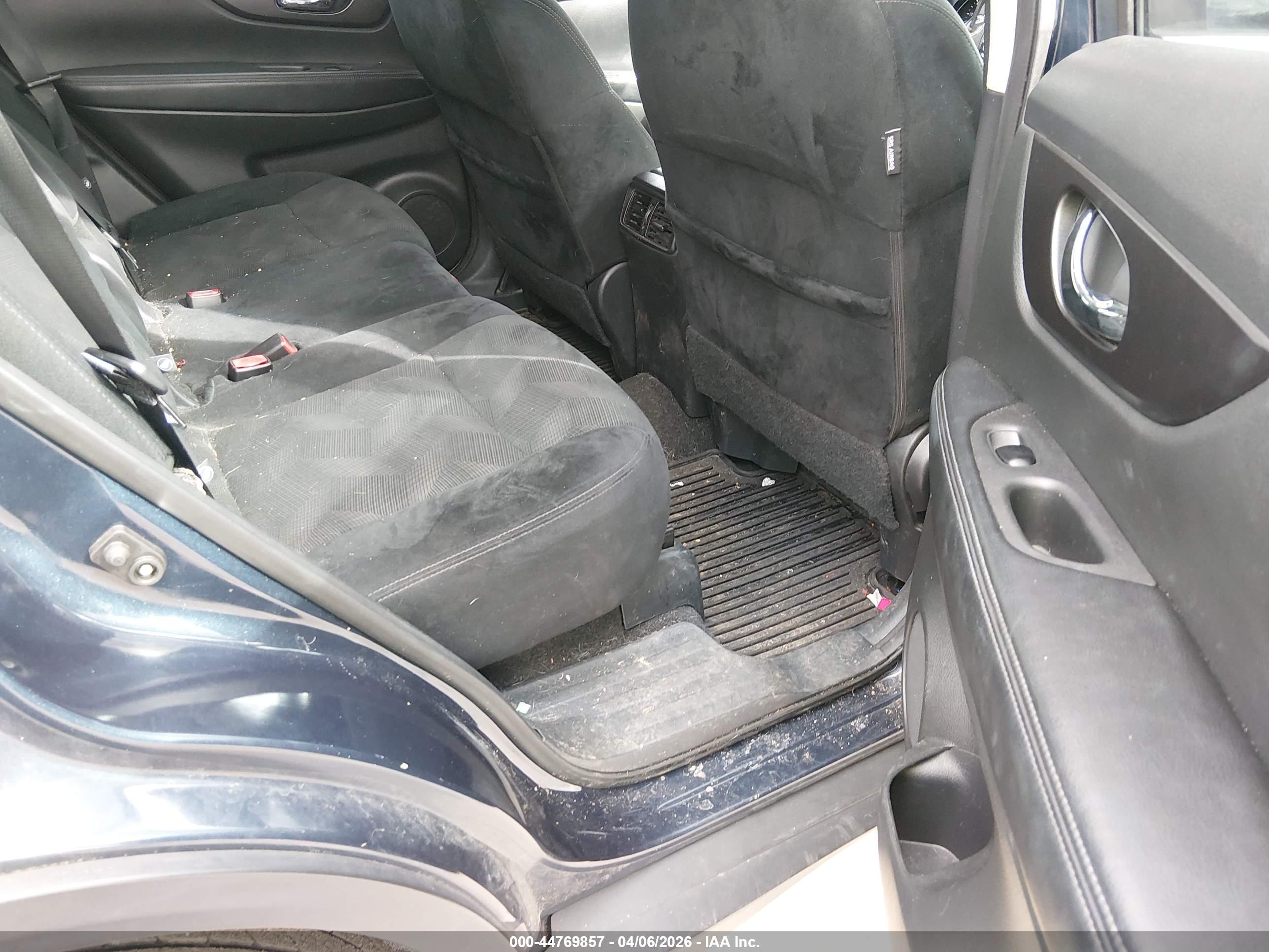 NISSAN ROGUE image 8