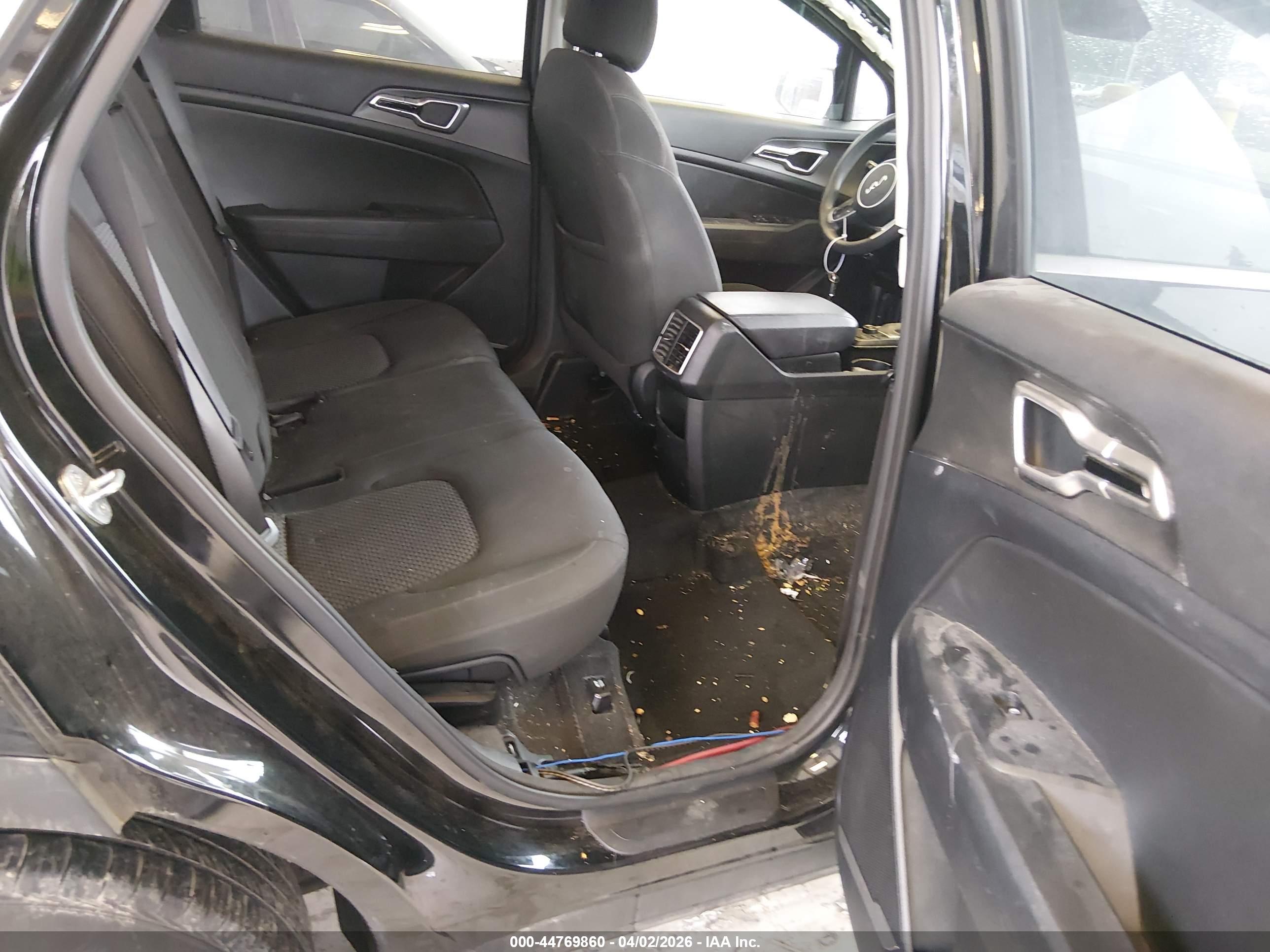 KIA SPORTAGE image 8