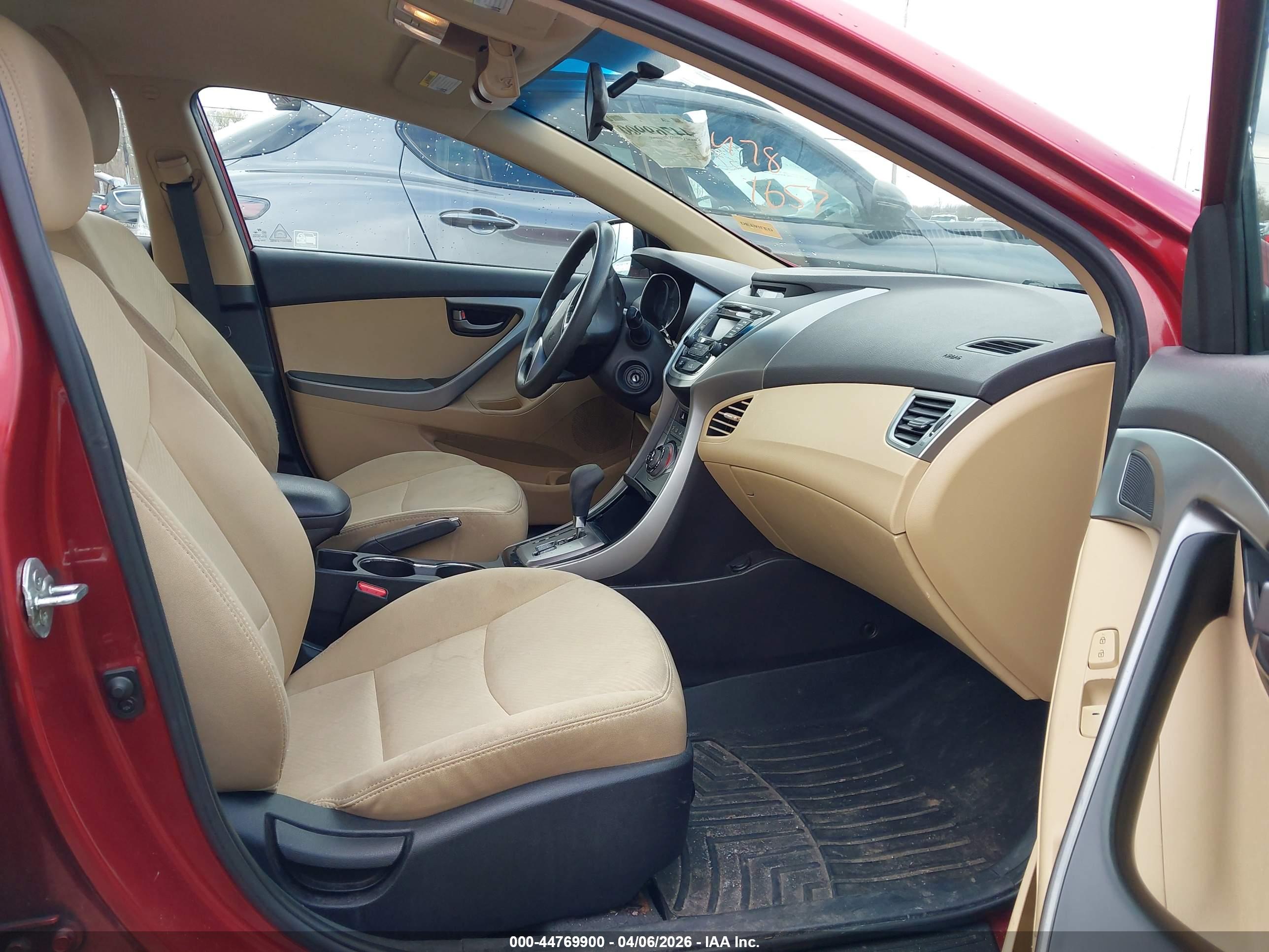 HYUNDAI ELANTRA image 5