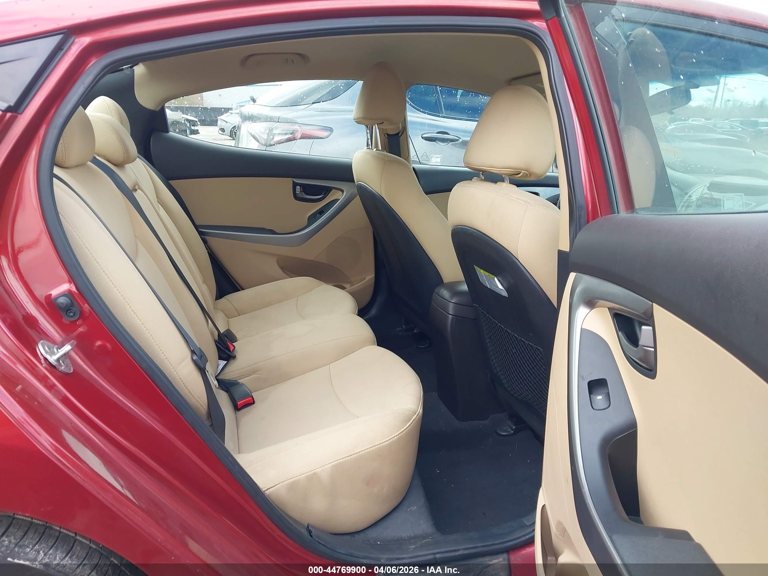 HYUNDAI ELANTRA image 8