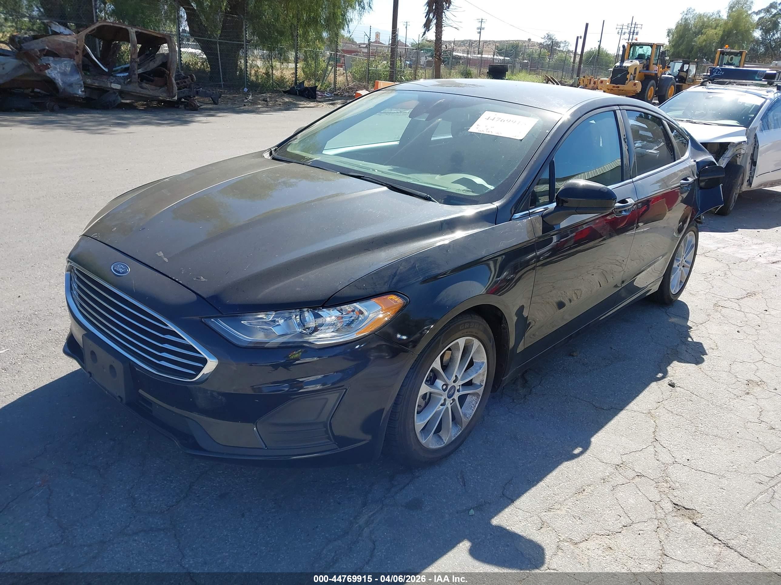 FORD FUSION image 2