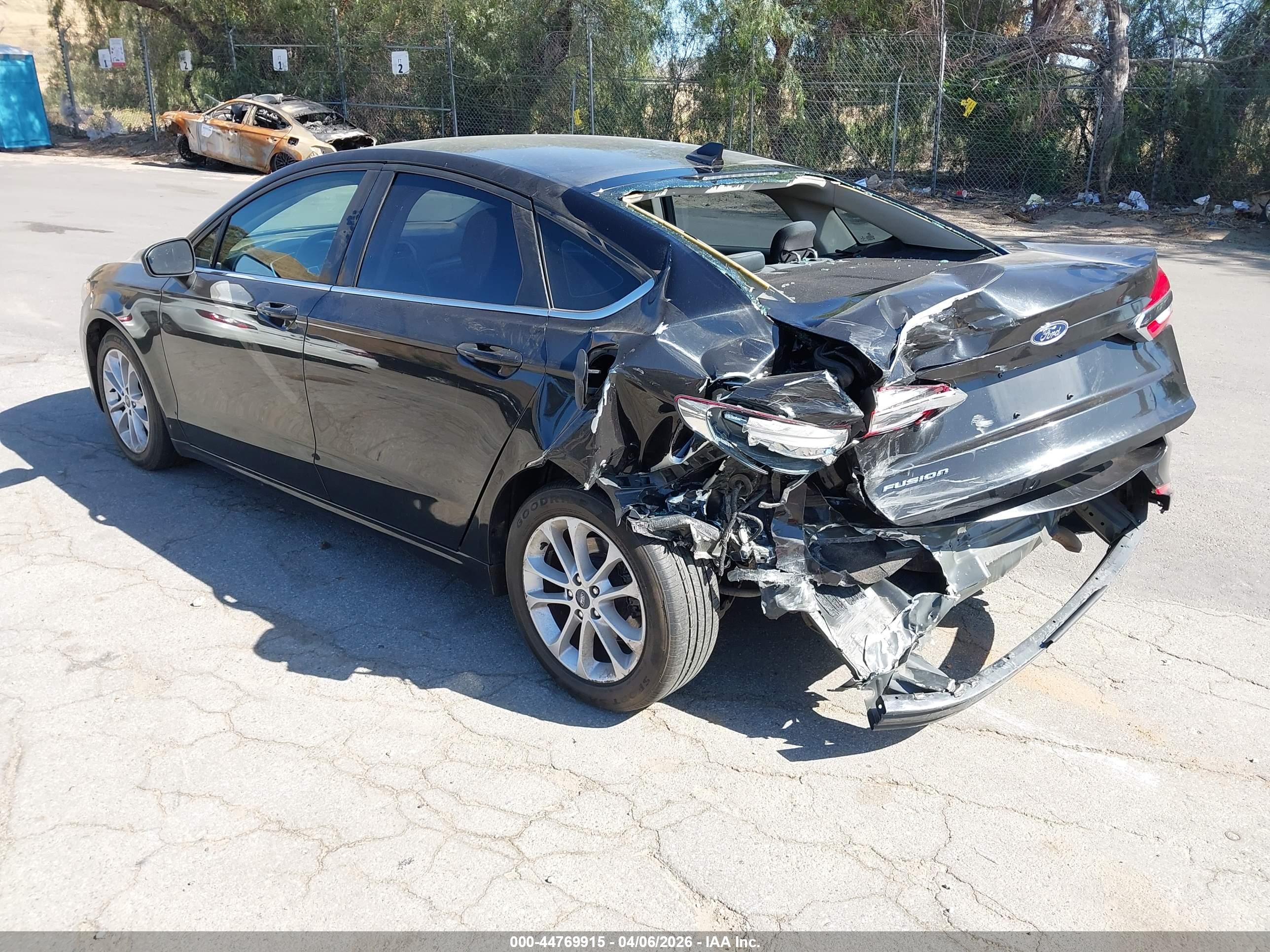 FORD FUSION image 3