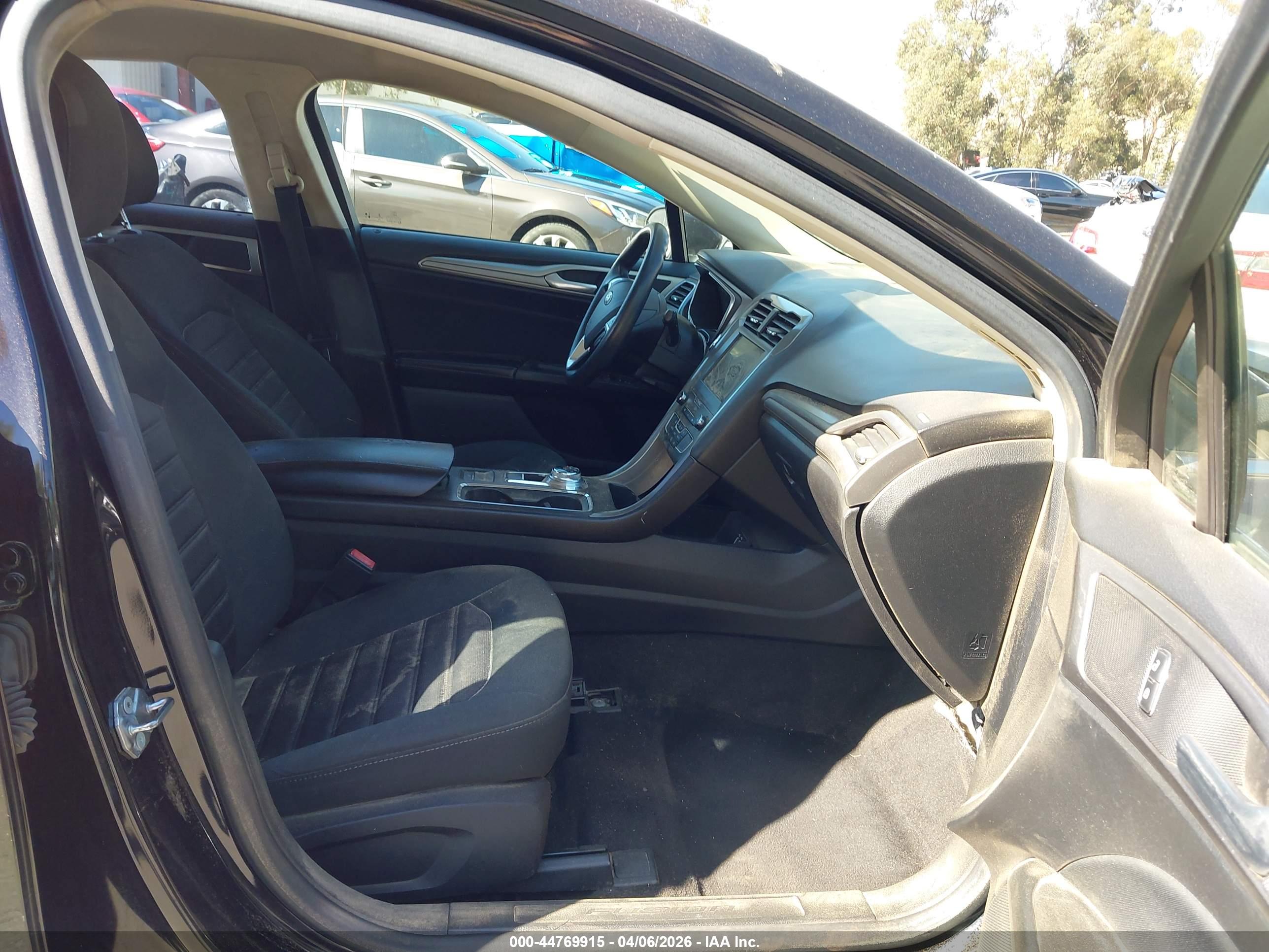 FORD FUSION image 5