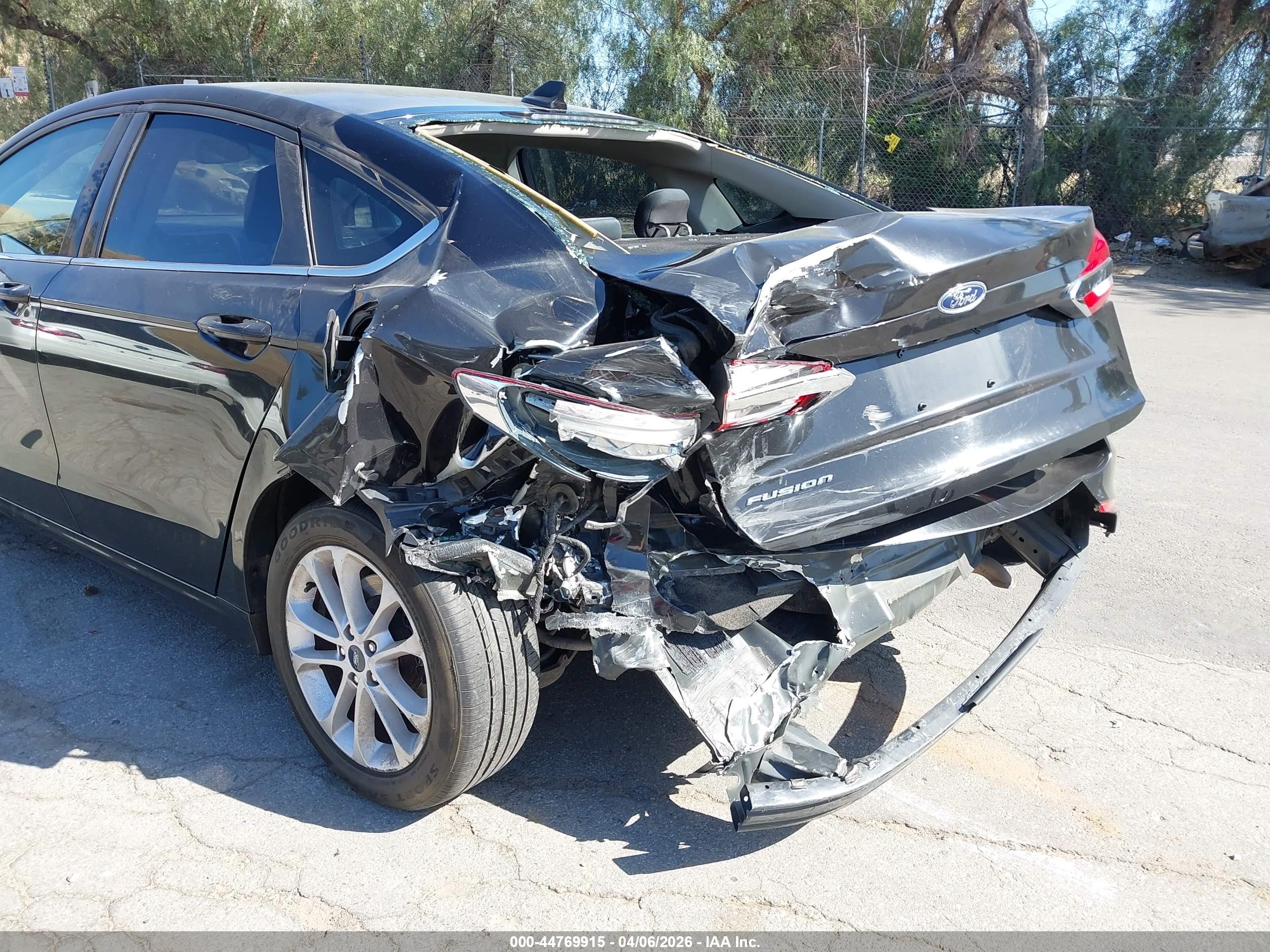 FORD FUSION image 6