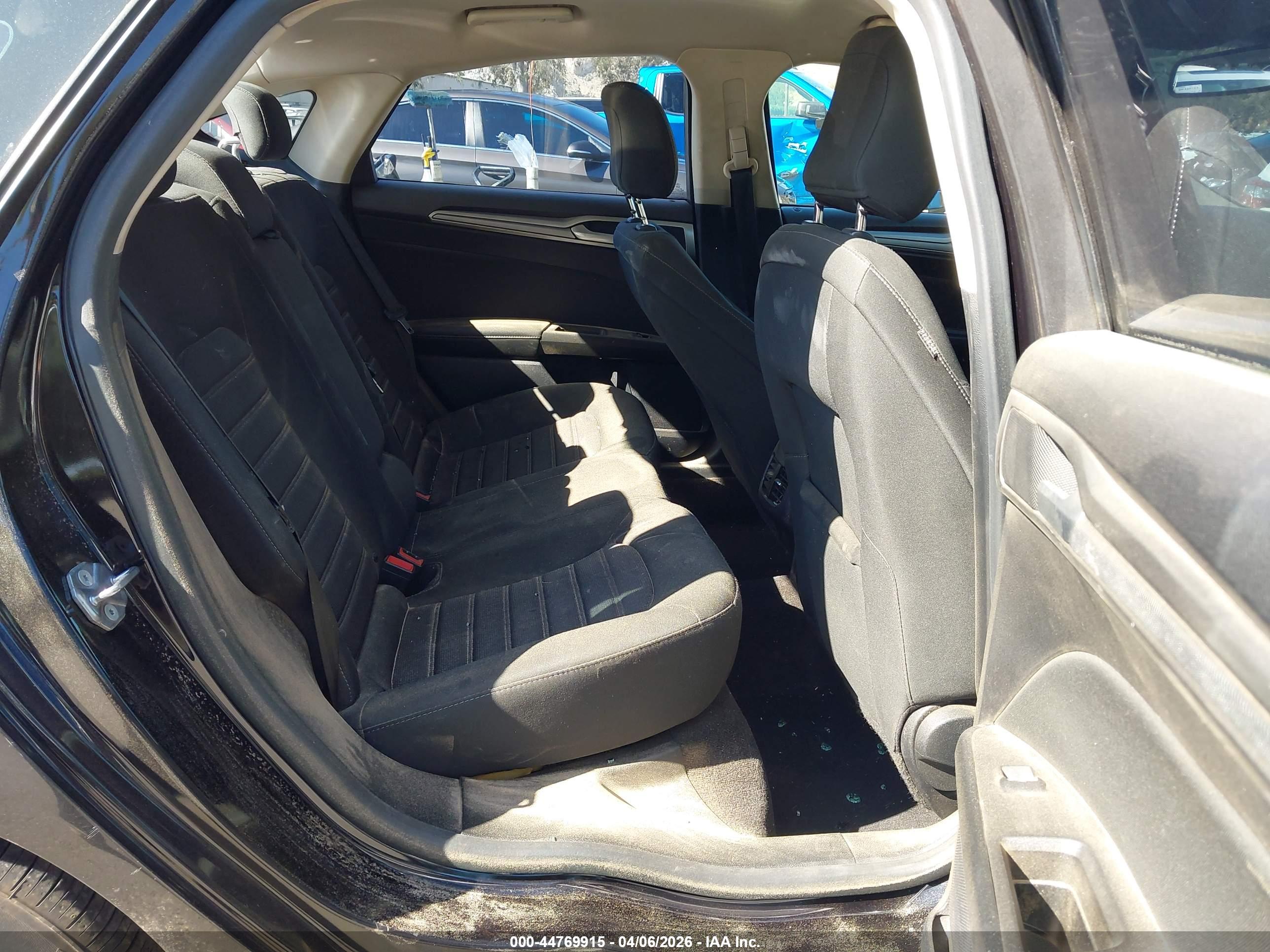 FORD FUSION image 8