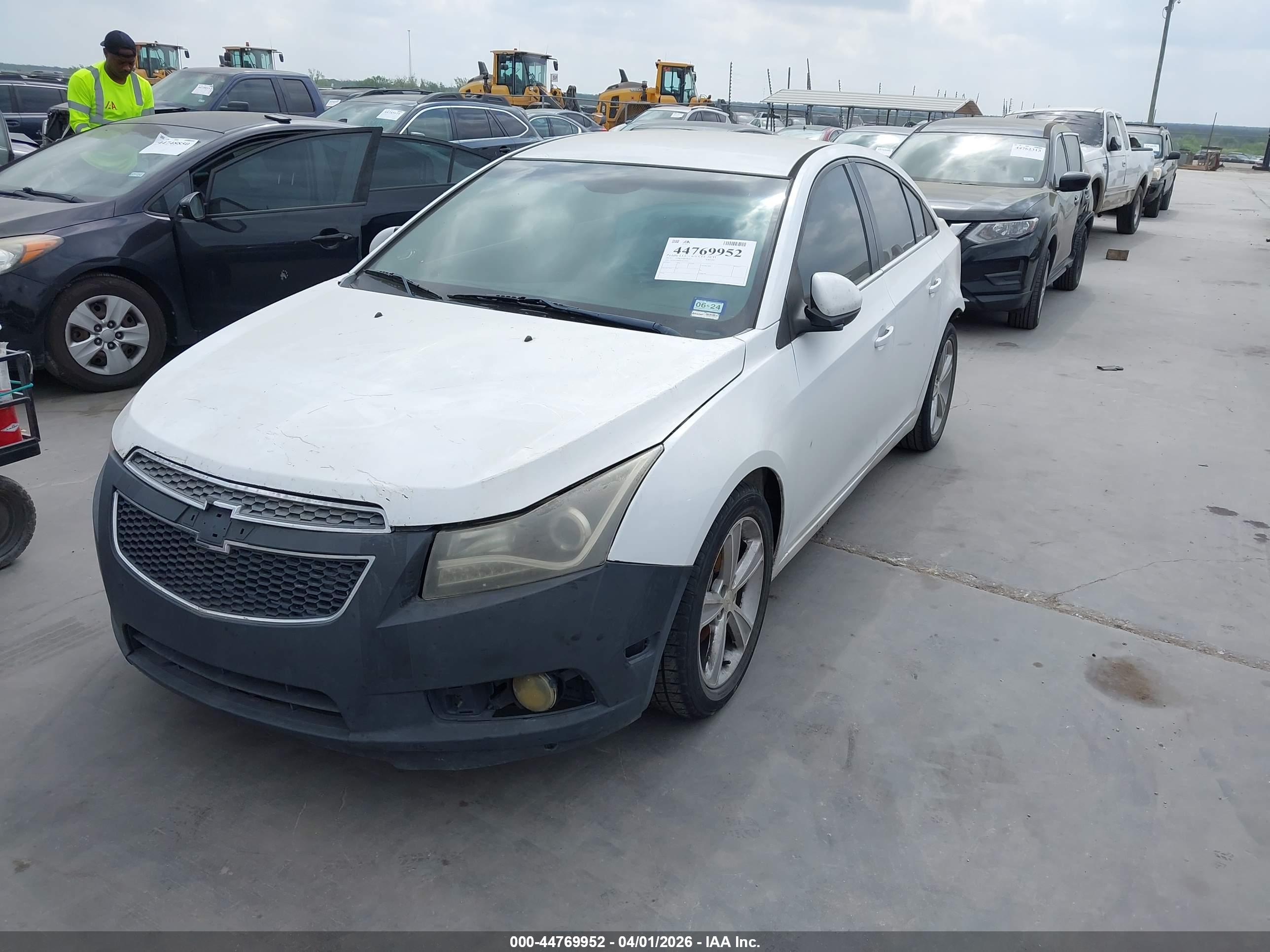 CHEVROLET CRUZE image 2