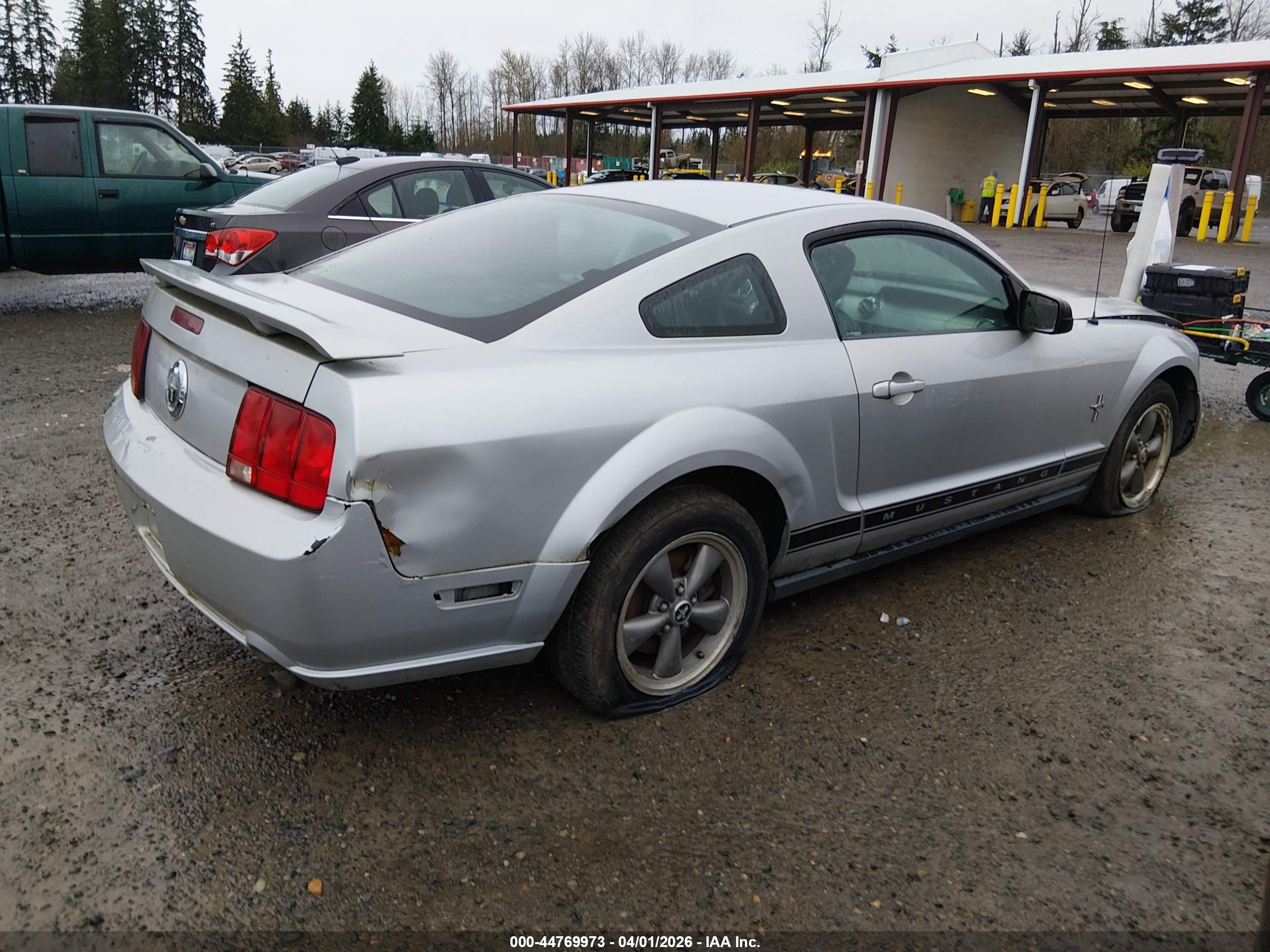 FORD MUSTANG image 4