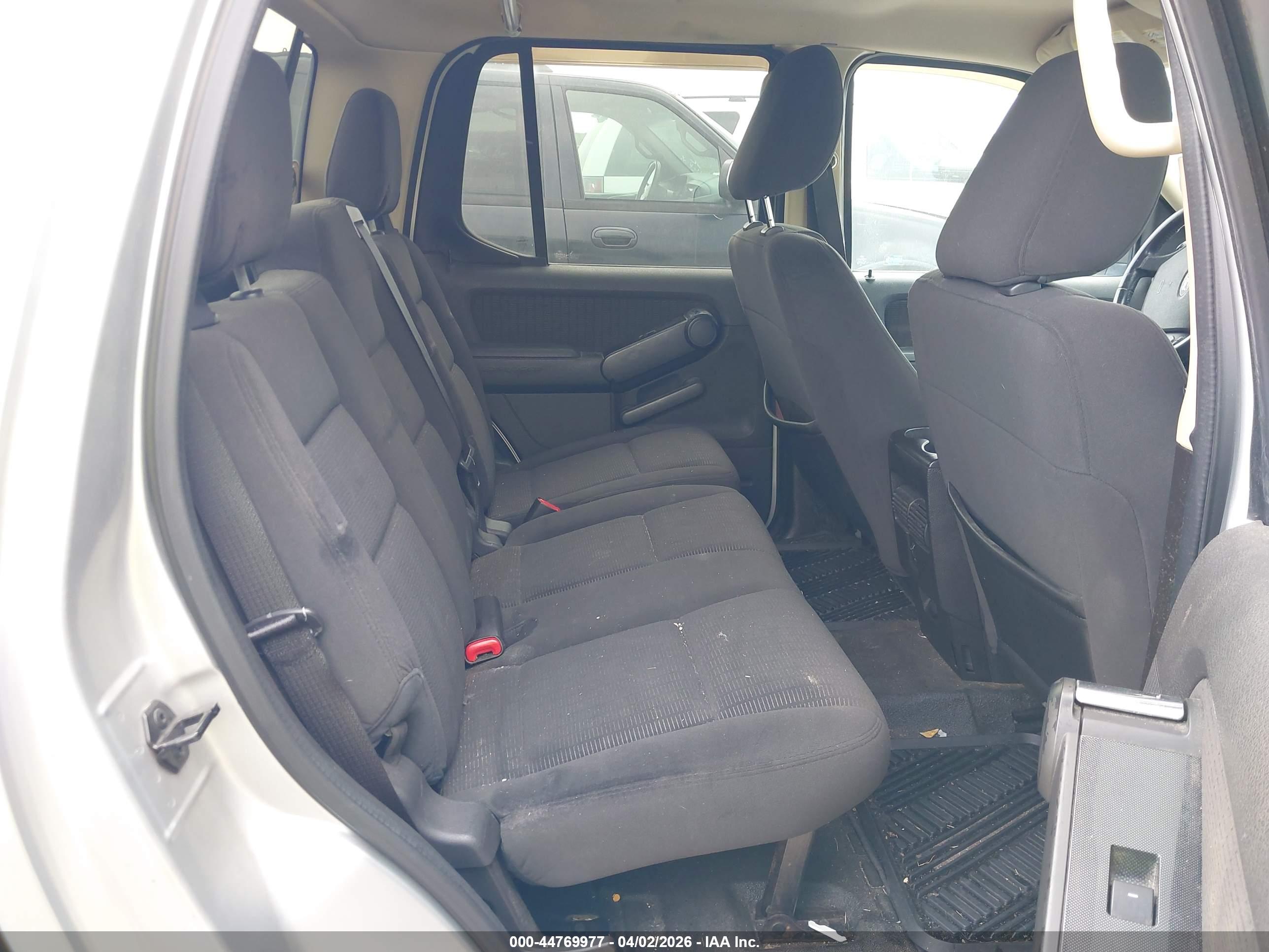 FORD EXPLORER image 8