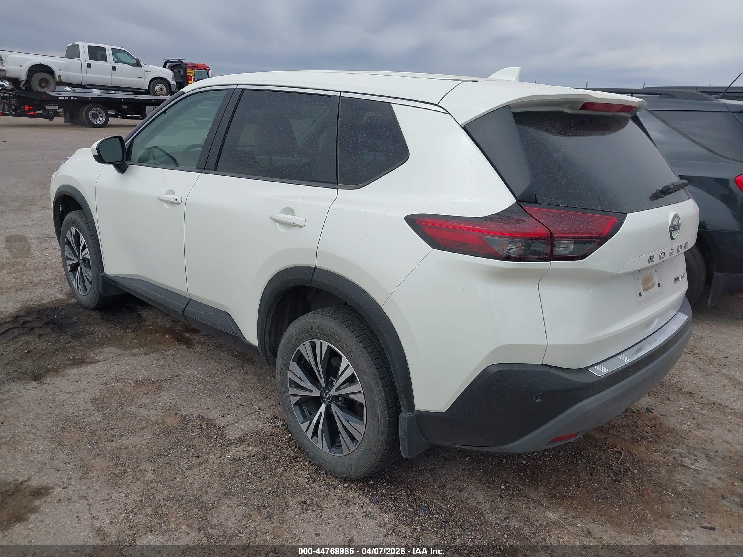 NISSAN ROGUE image 3