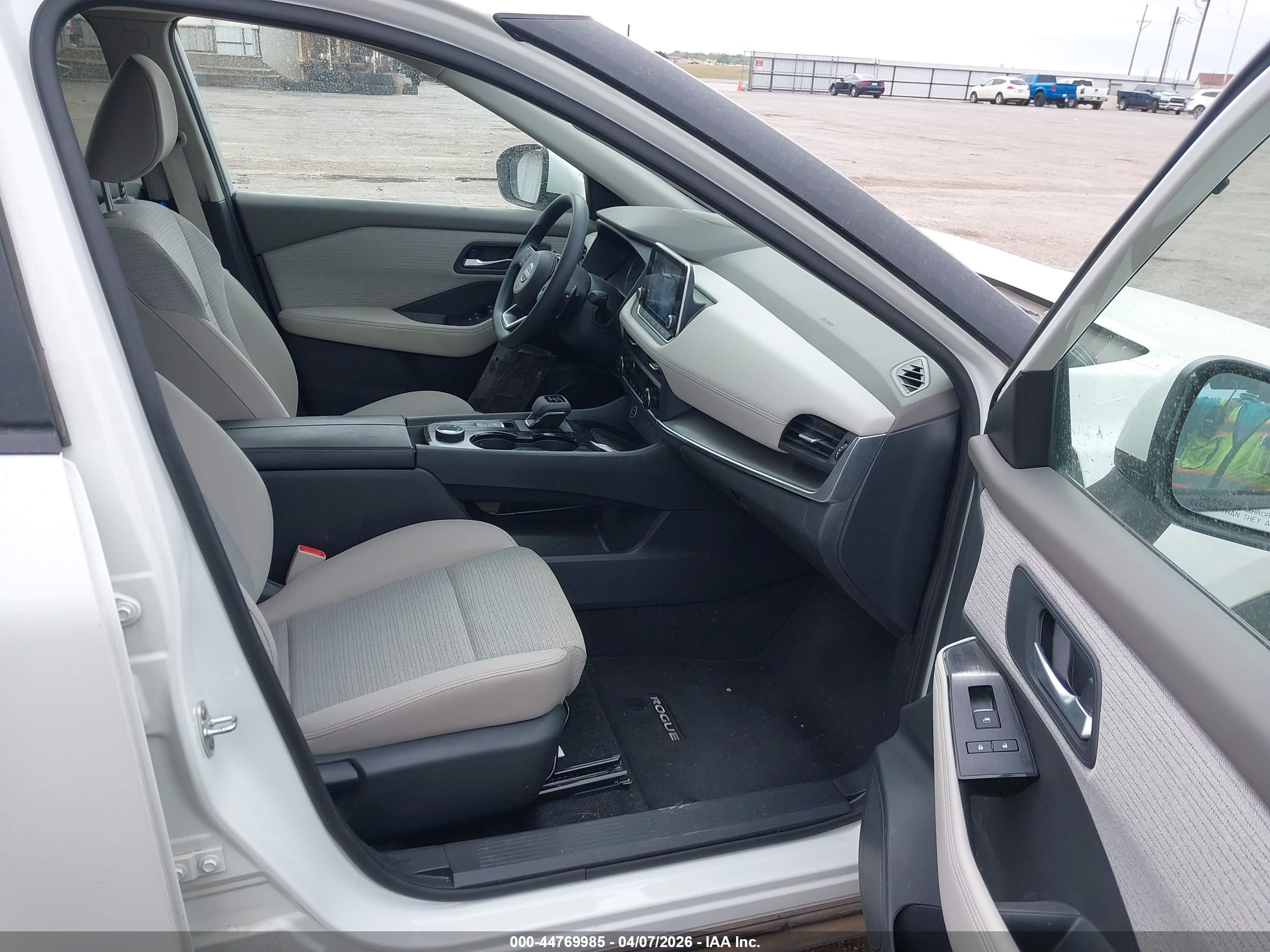 NISSAN ROGUE image 5