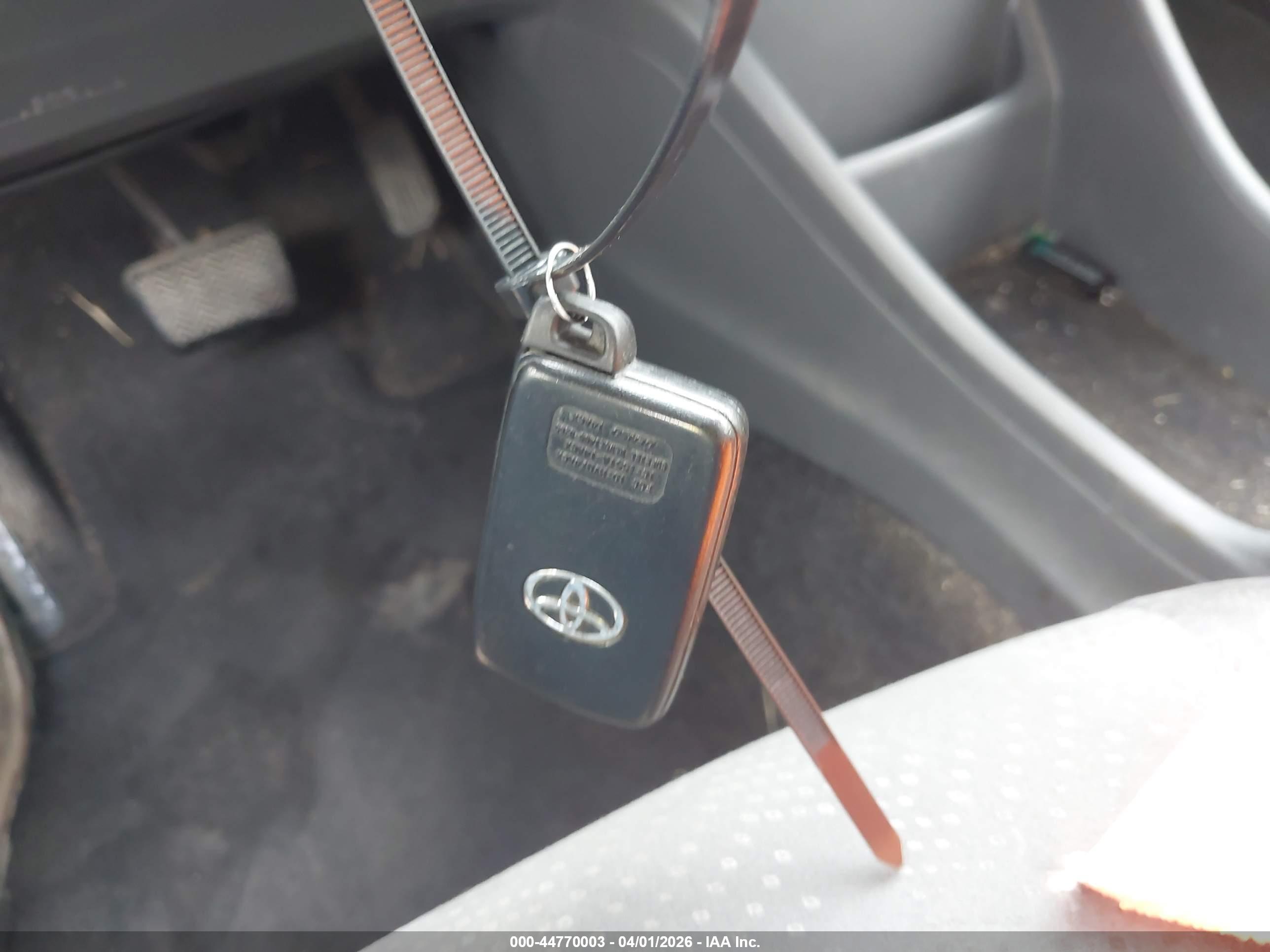 TOYOTA PRIUS image 11
