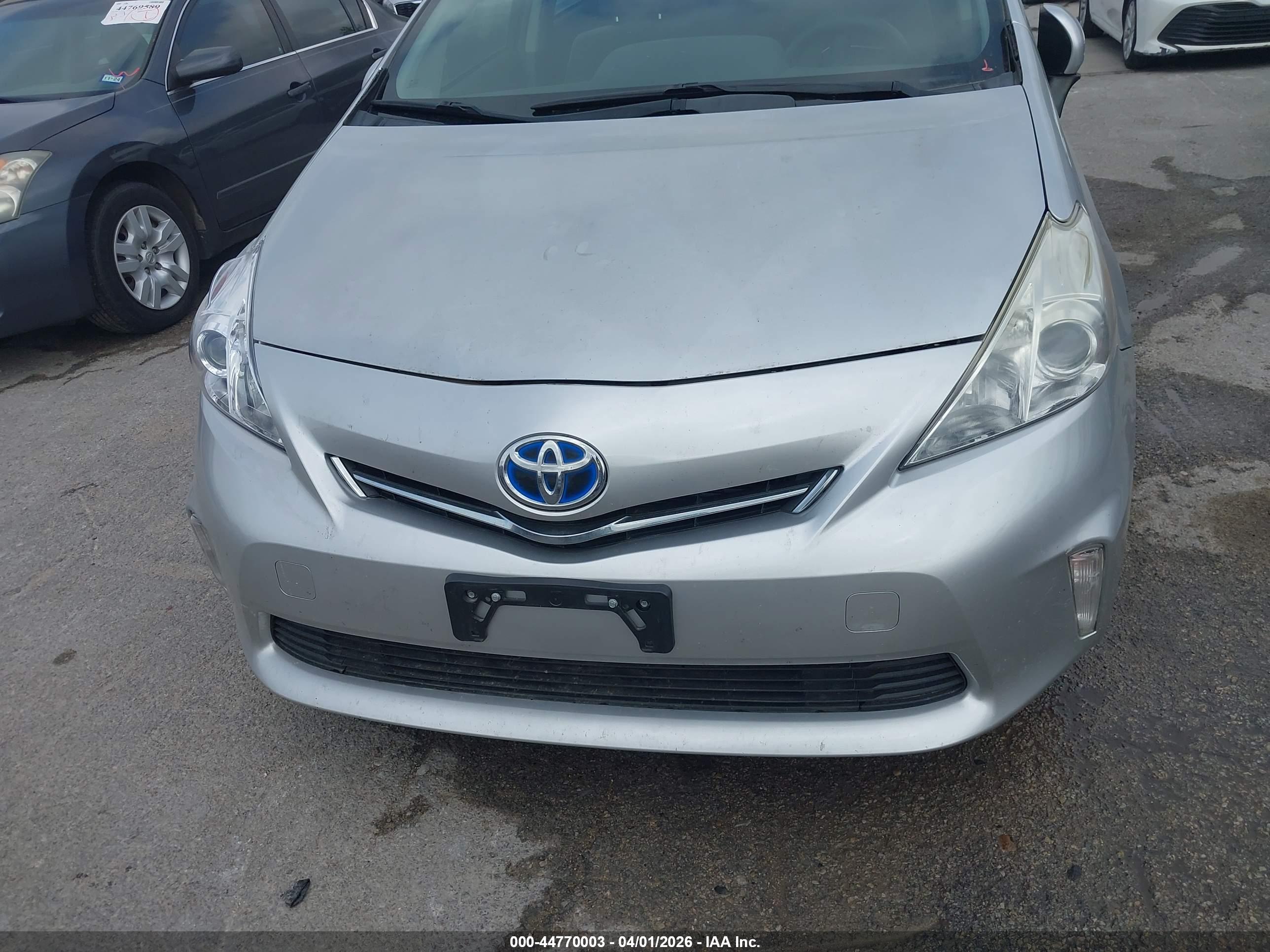 TOYOTA PRIUS image 6