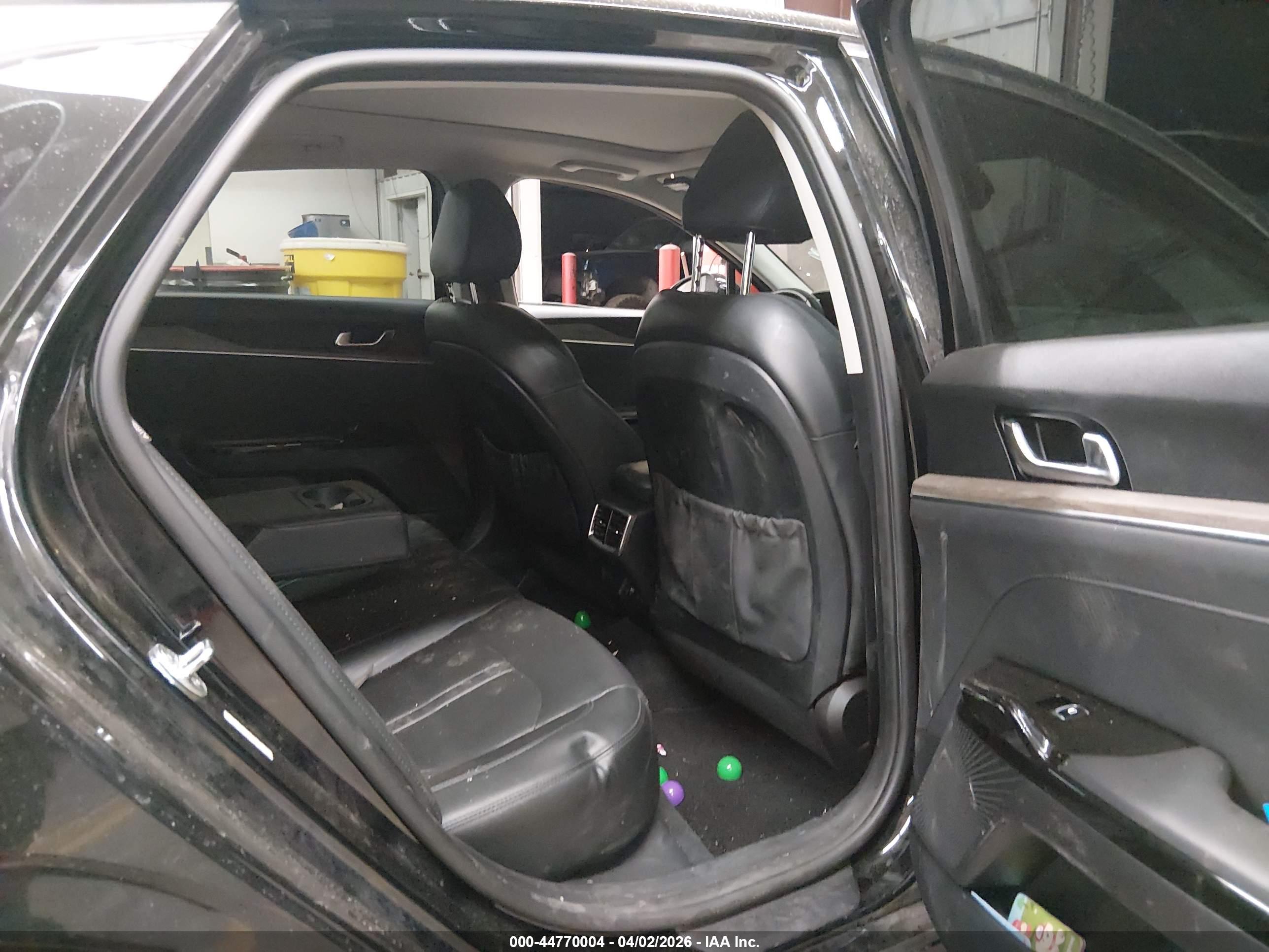 KIA K5 image 8