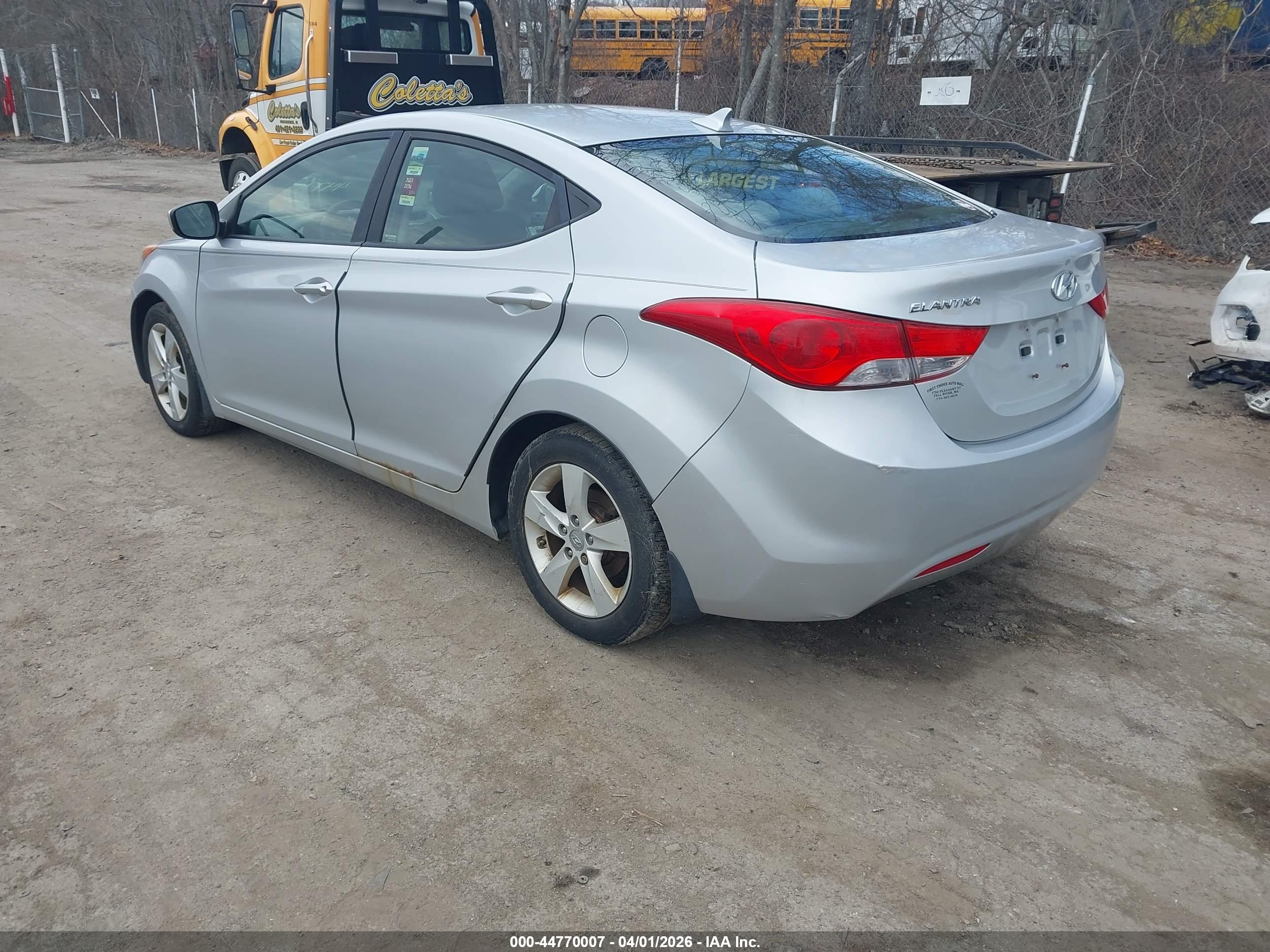 HYUNDAI ELANTRA image 3