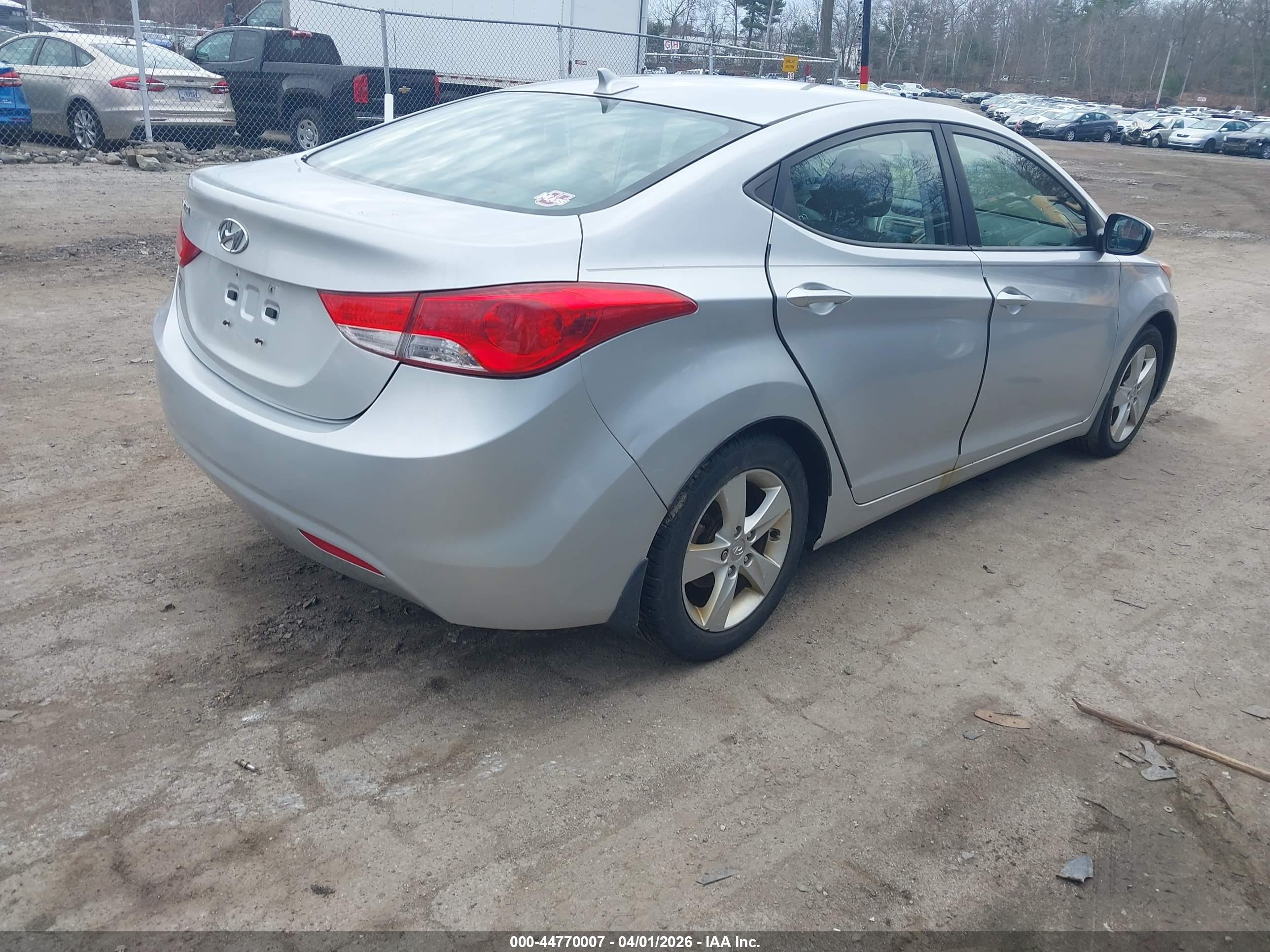 HYUNDAI ELANTRA image 4